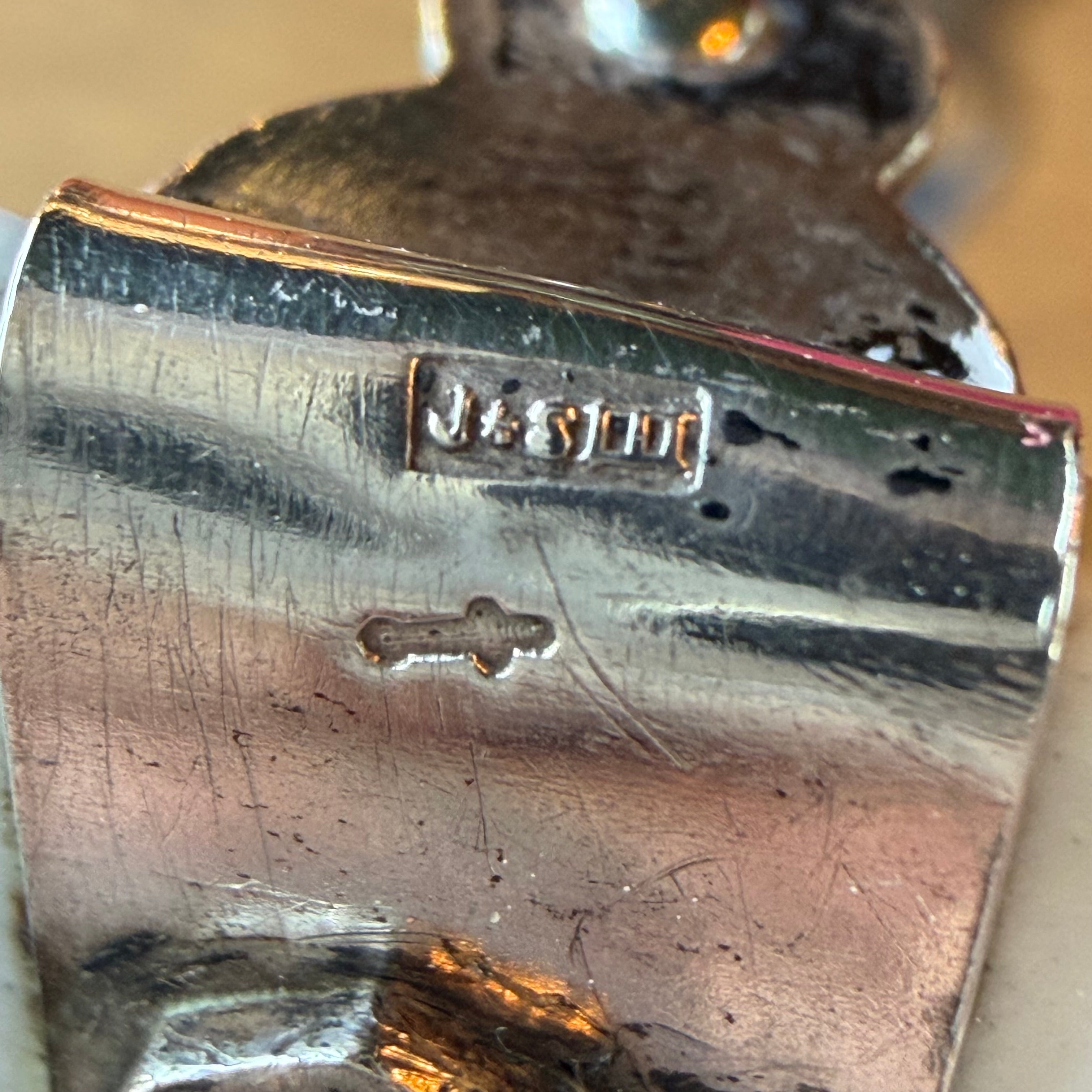 Antiek Makkum Bonbonschaaltje met Zilveren Montuur (834) – J&S – ca. 1906–1925