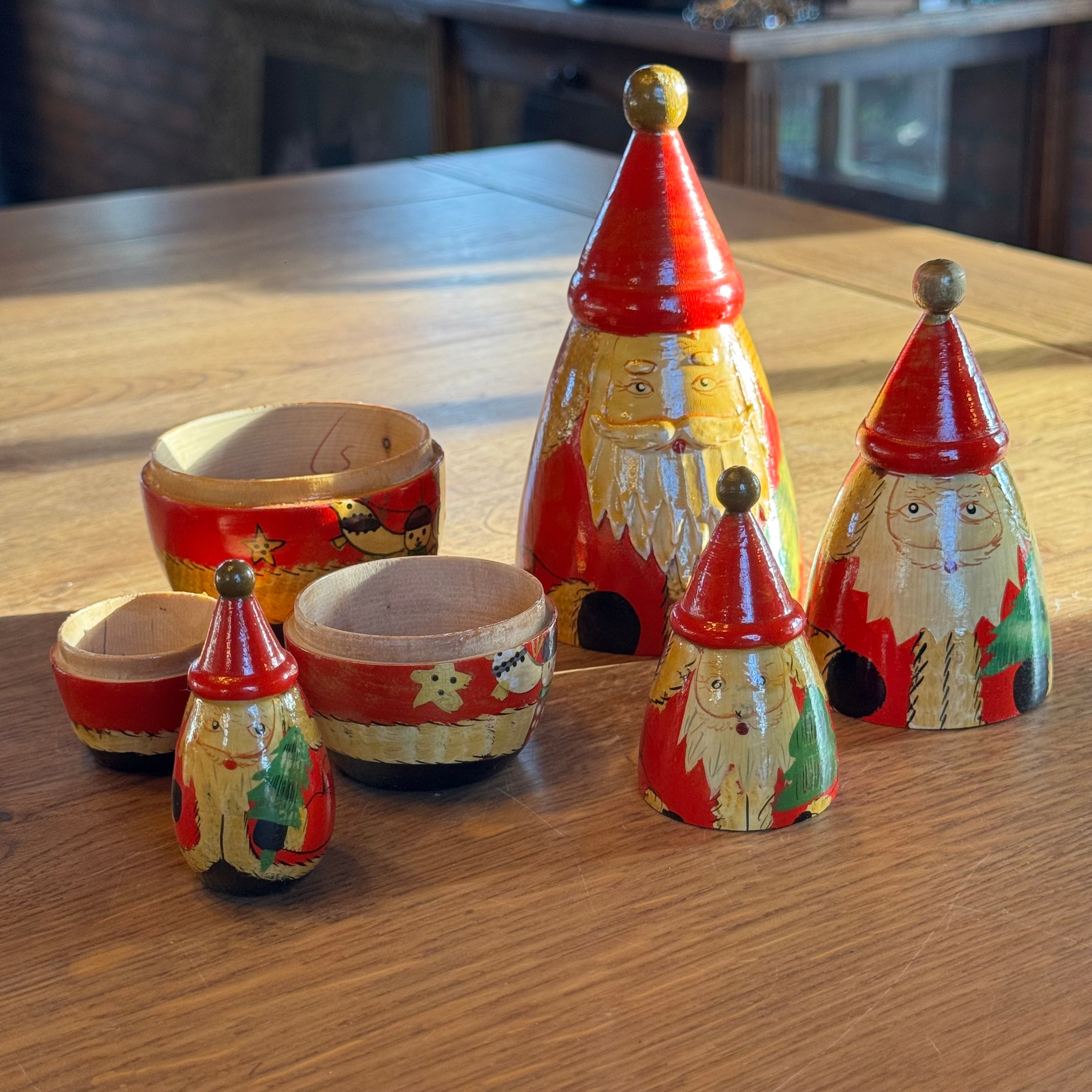 Set van 4 houten kerstdorpen Matroesjka kerstmannen – handbeschilderd