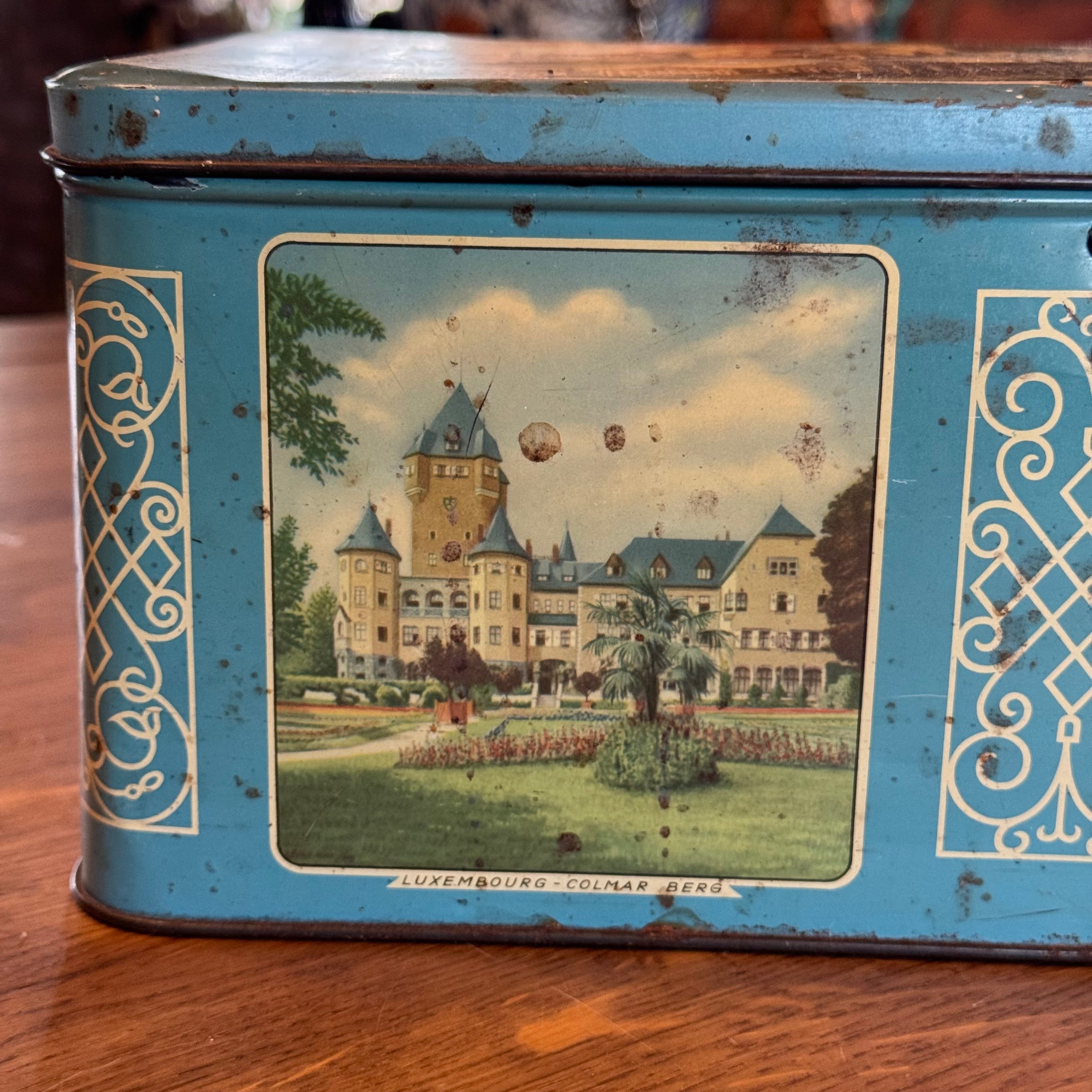 Lonka Benelux toffee tin – cityscapes of the Netherlands, Belgium, Luxembourg – ca. 1955–1965