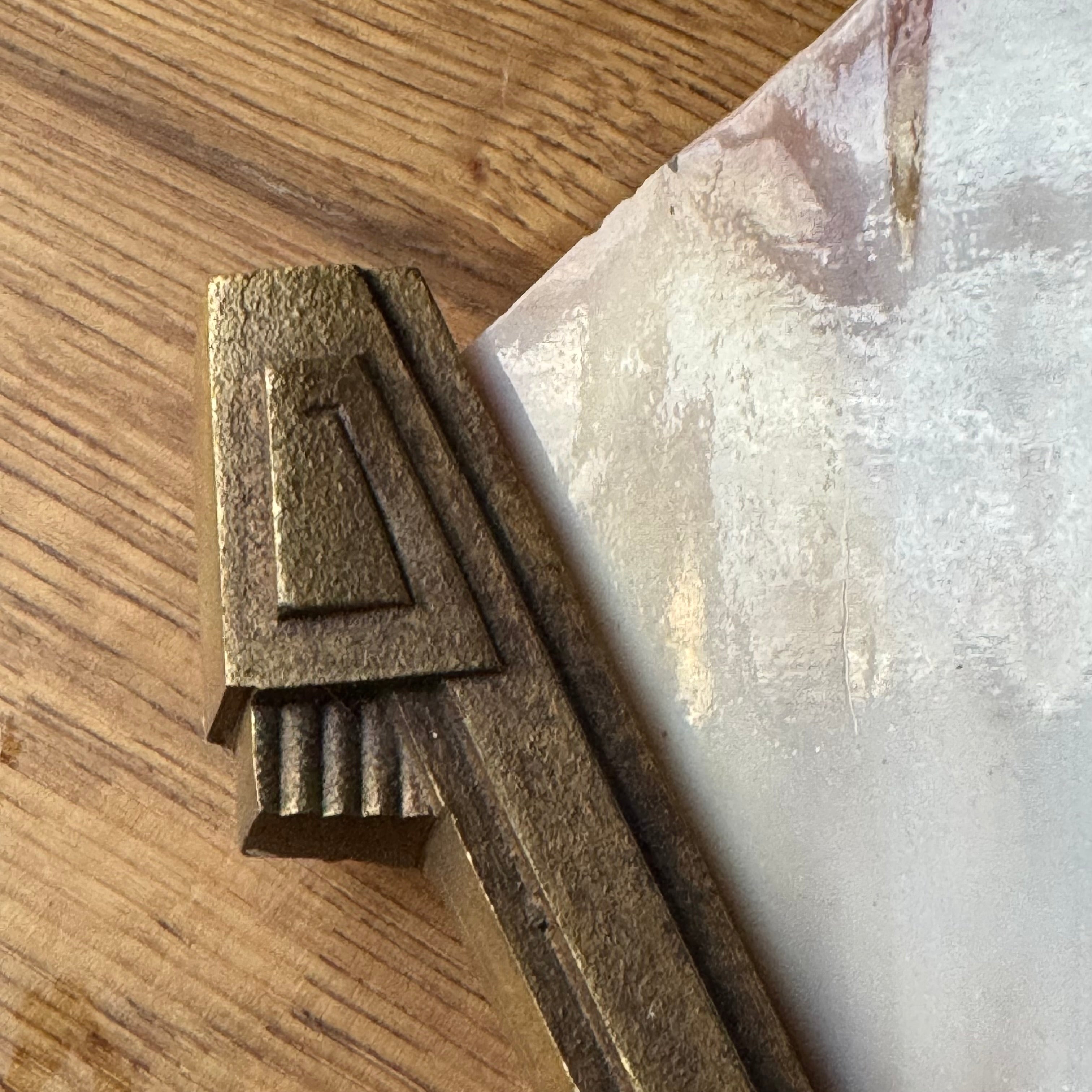 Art Deco style wall lamp with marble look glass and brass gold frame