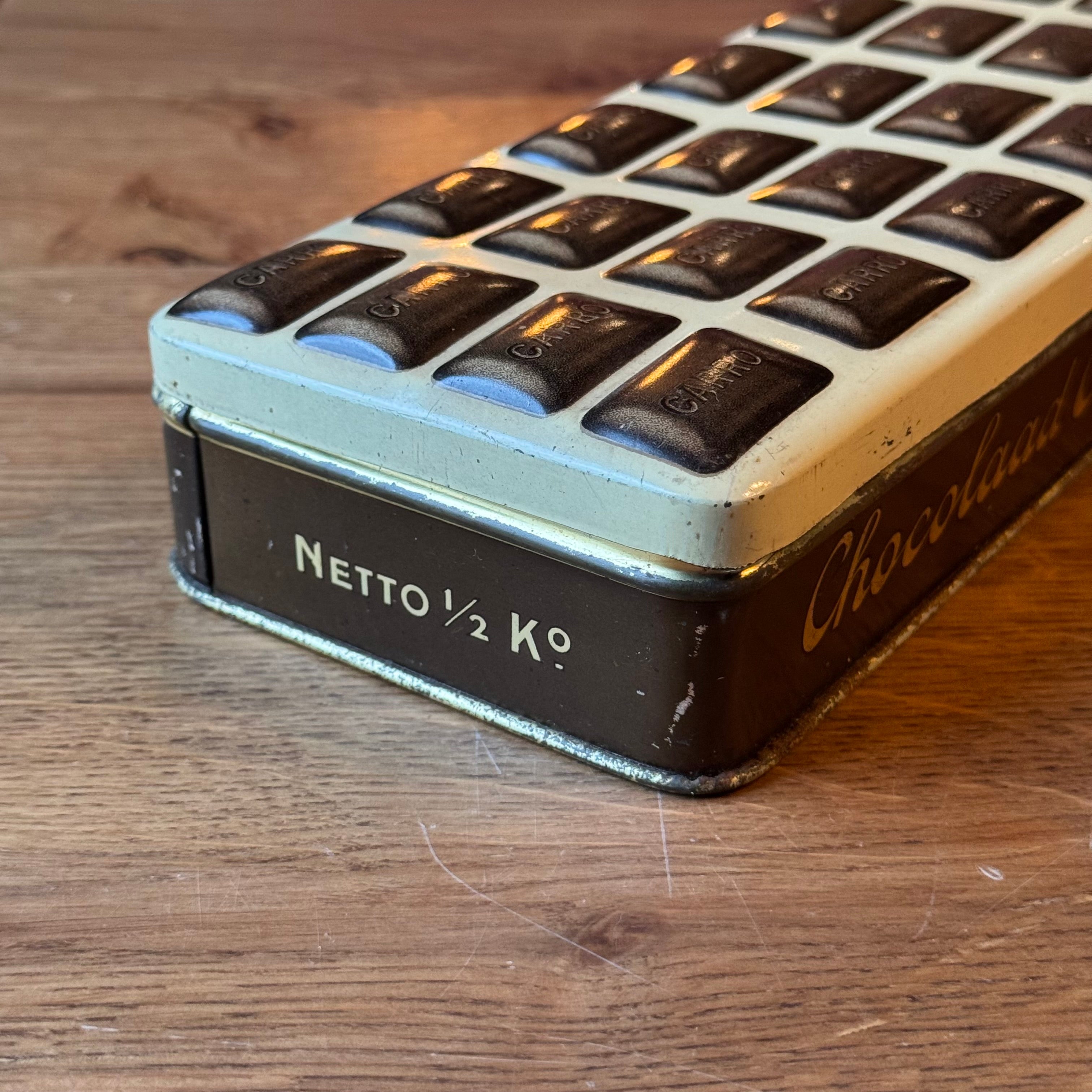 Vintage Carro Chocolate Tin – A. Driessen Rotterdam – Half Kilo – ca. 1930s–1950s