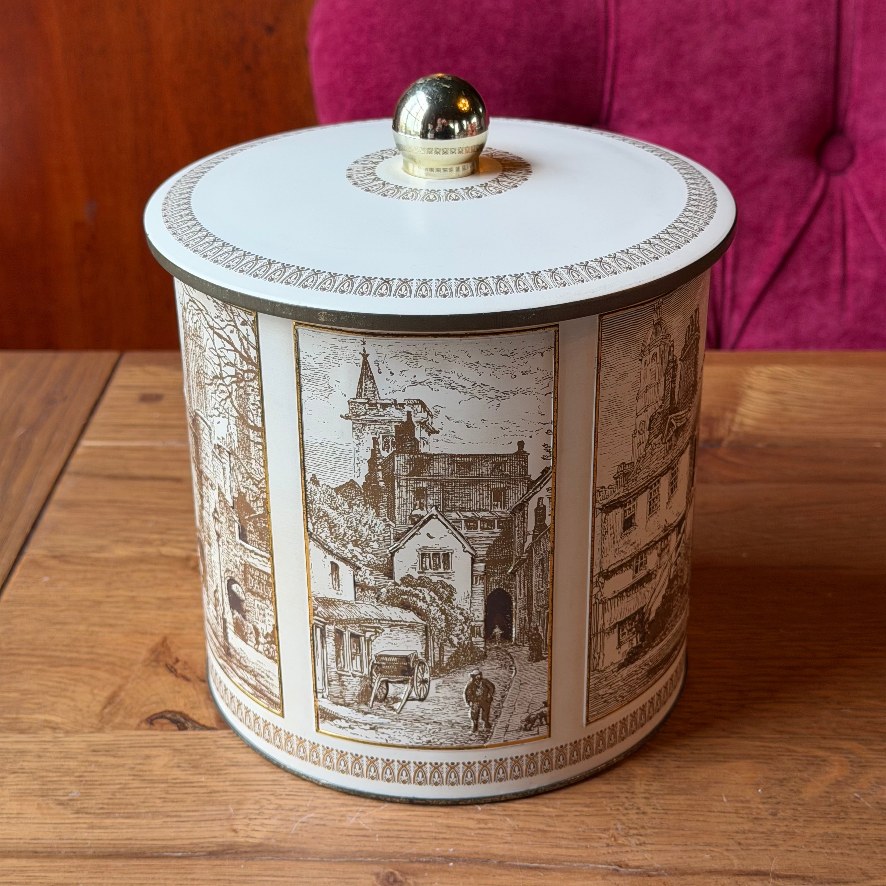 Vintage Engels Biscuit Barrel – Rond Koekblik met Vochtabsorberend Deksel