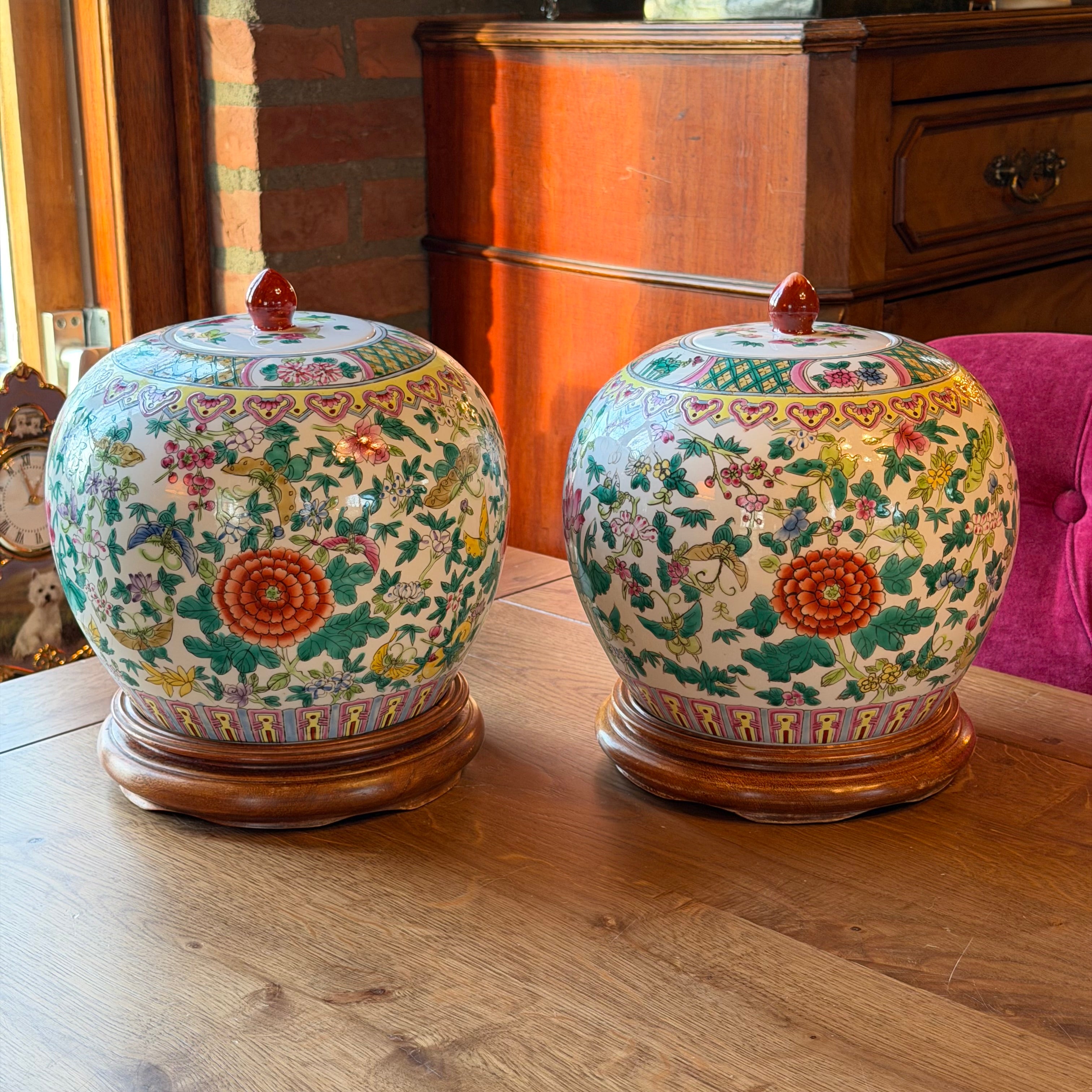 Paar Vintage Chinese Porseleinen Dekselpotten met Bloemen & Vogels – Famille Rose Stijl