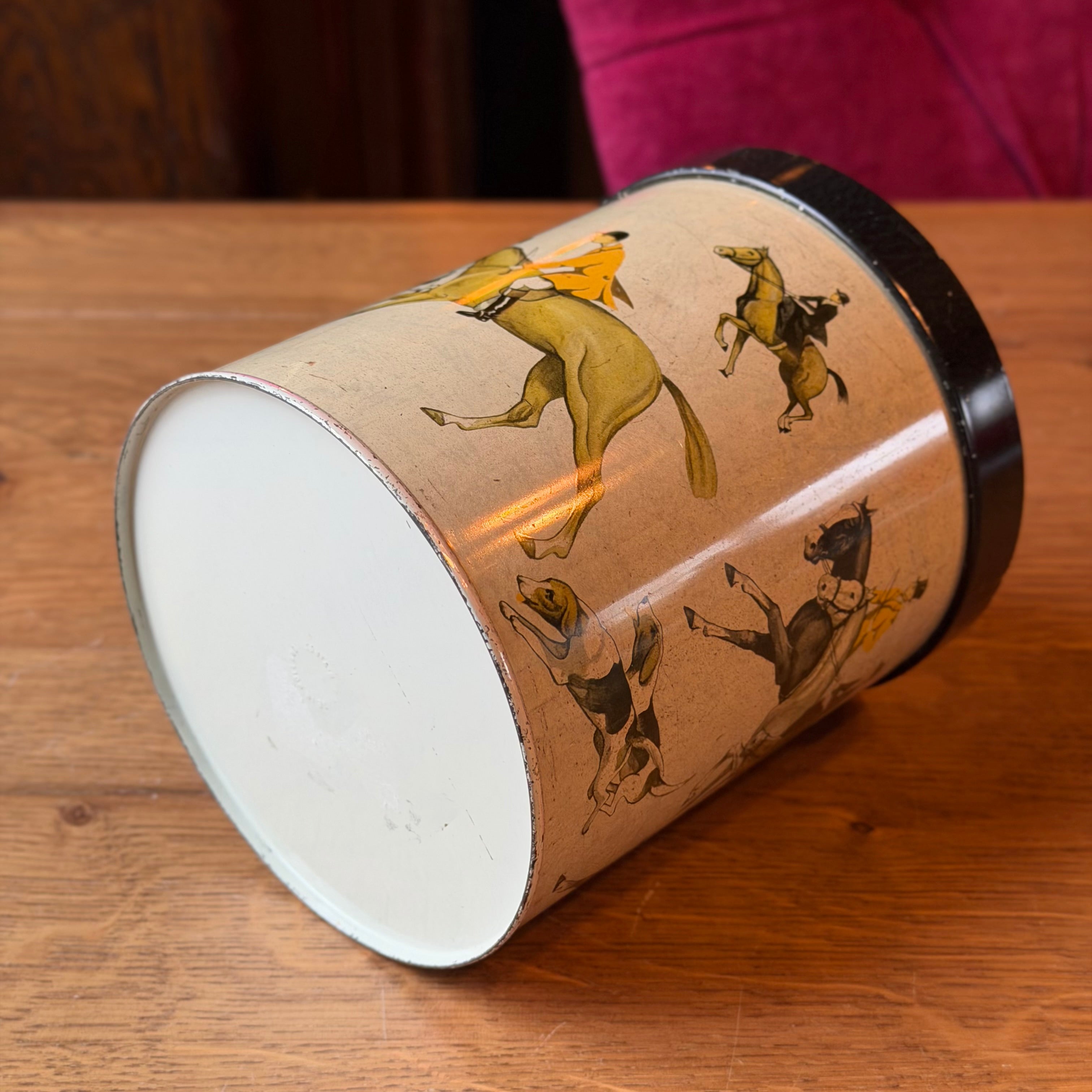 Vintage Metalldose mit Jagd- und Reitmotiv – dekorative Aufbewahrungsdose