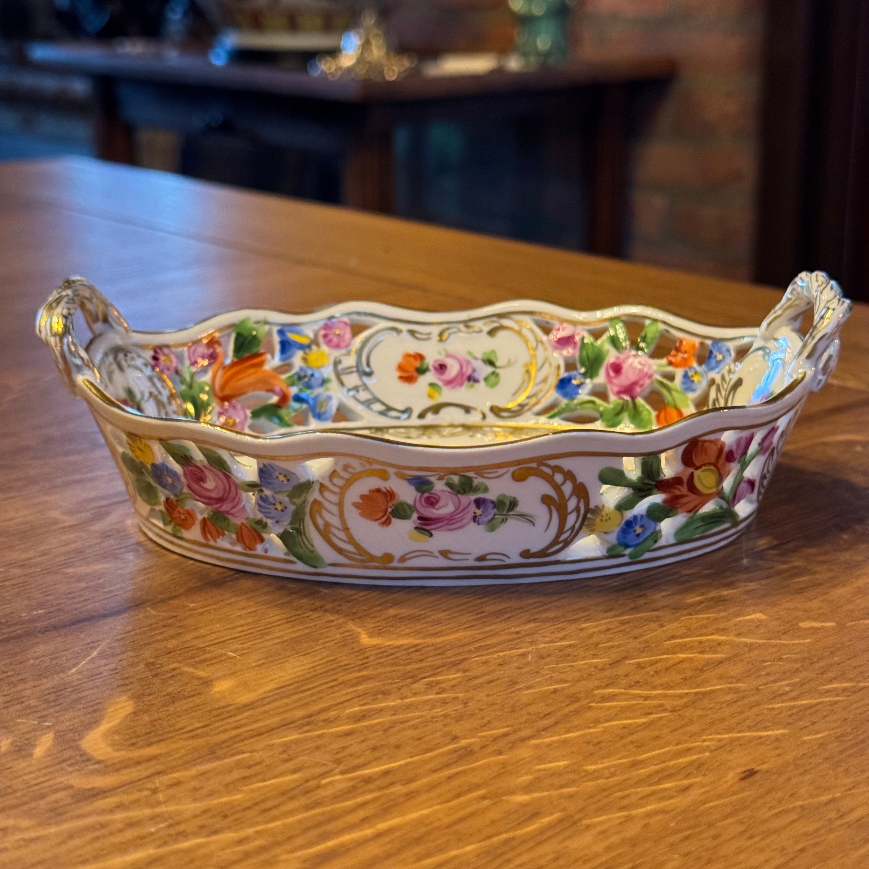 Hand-painted Dresden Porcelain Bowl – Openwork & Gilded – 17 cm