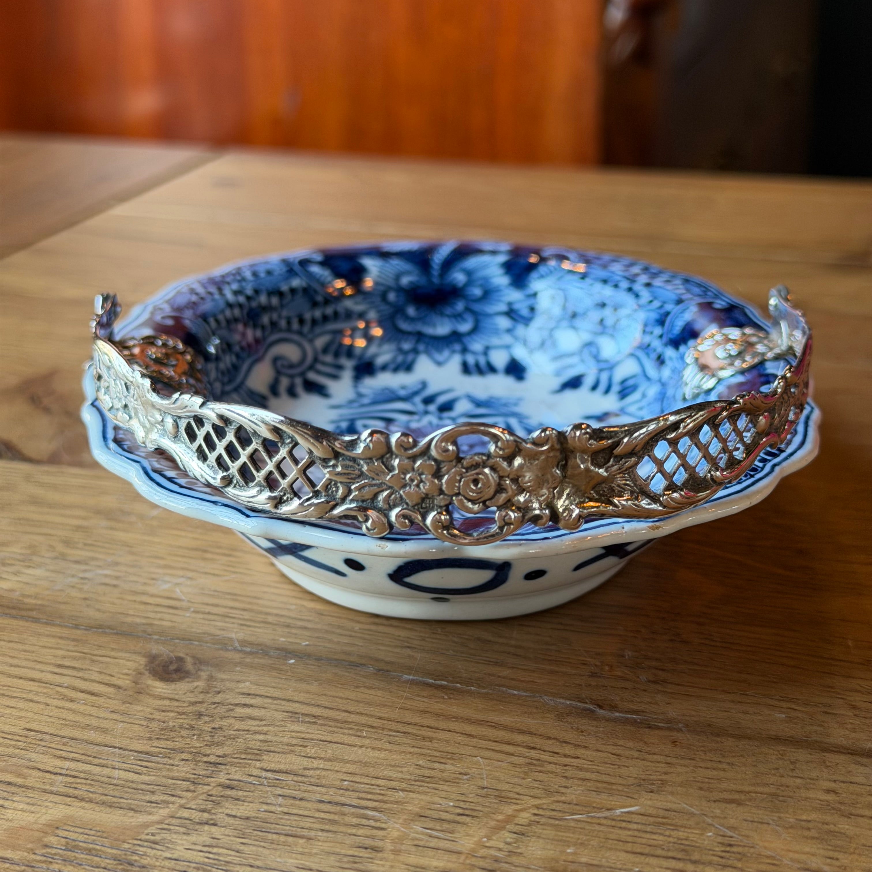 Antiek Makkum Bonbonschaaltje met Zilveren Montuur (834) – J&S – ca. 1906–1925