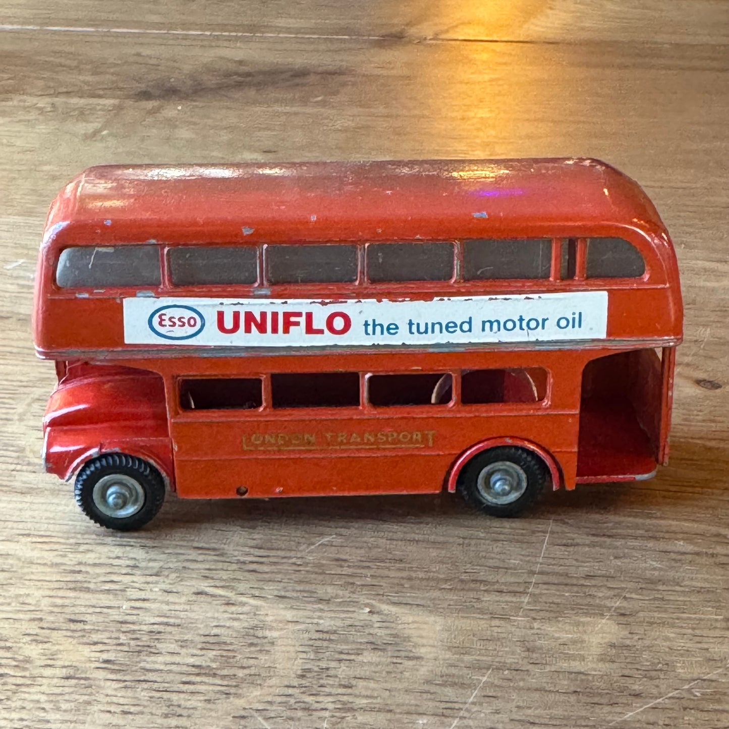 Vintage Budgie Toys AEC Routemaster Dubbeldekker – London Transport – Esso UNIFLO Reclame
