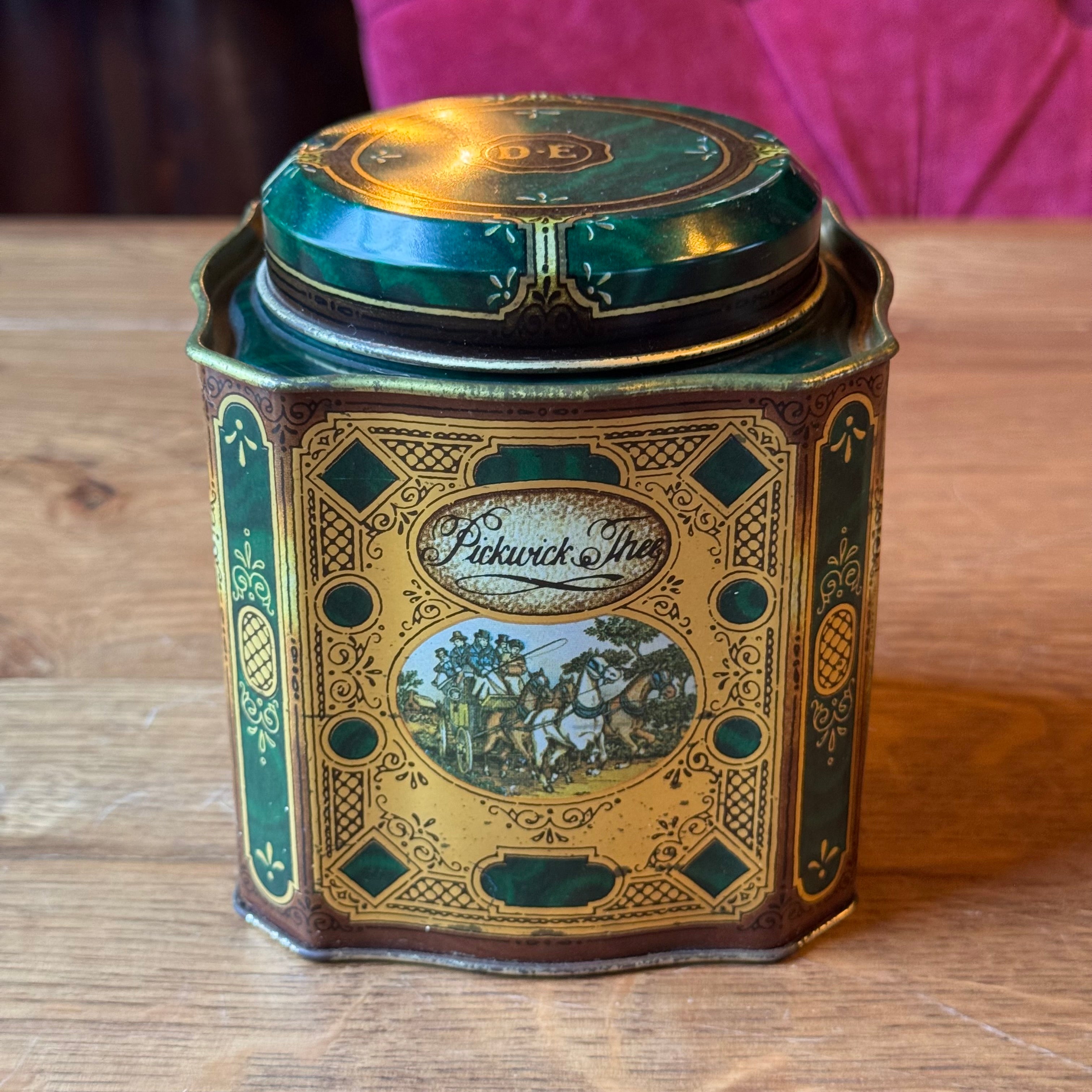 Vintage Douwe Egberts Pickwick Tea Tin – Green & Gold