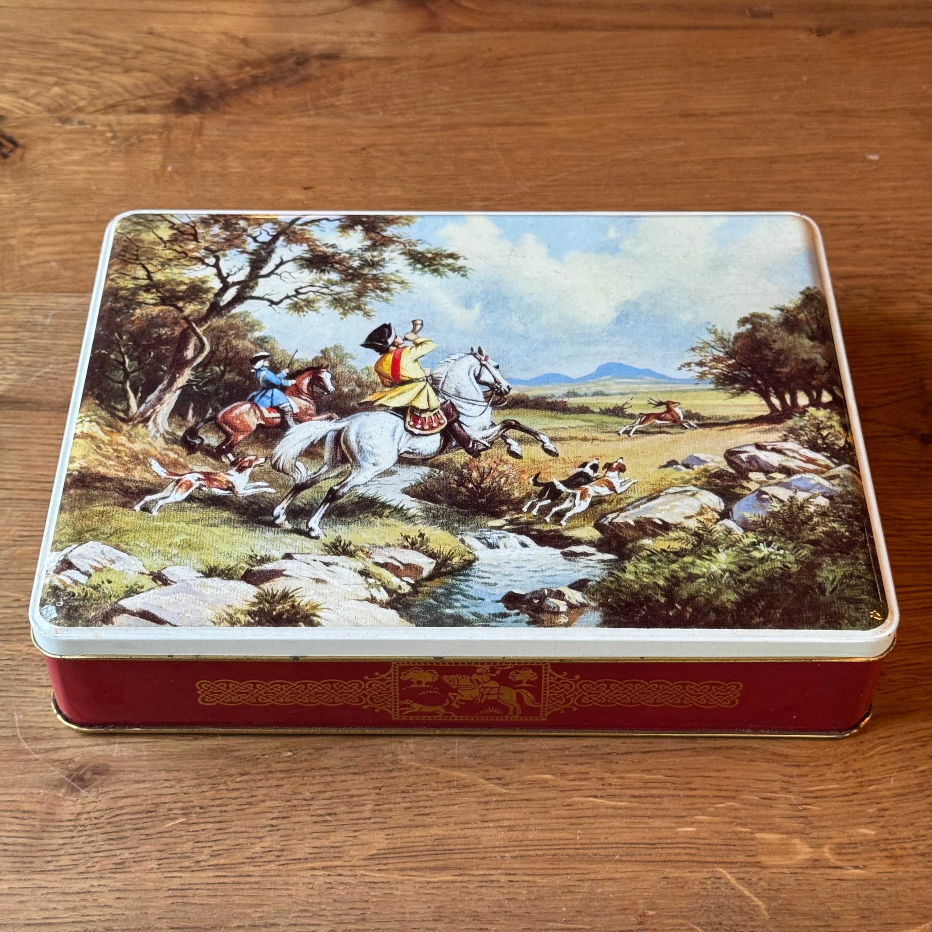 Large English hunting scene tin in red and gold, Great Britain