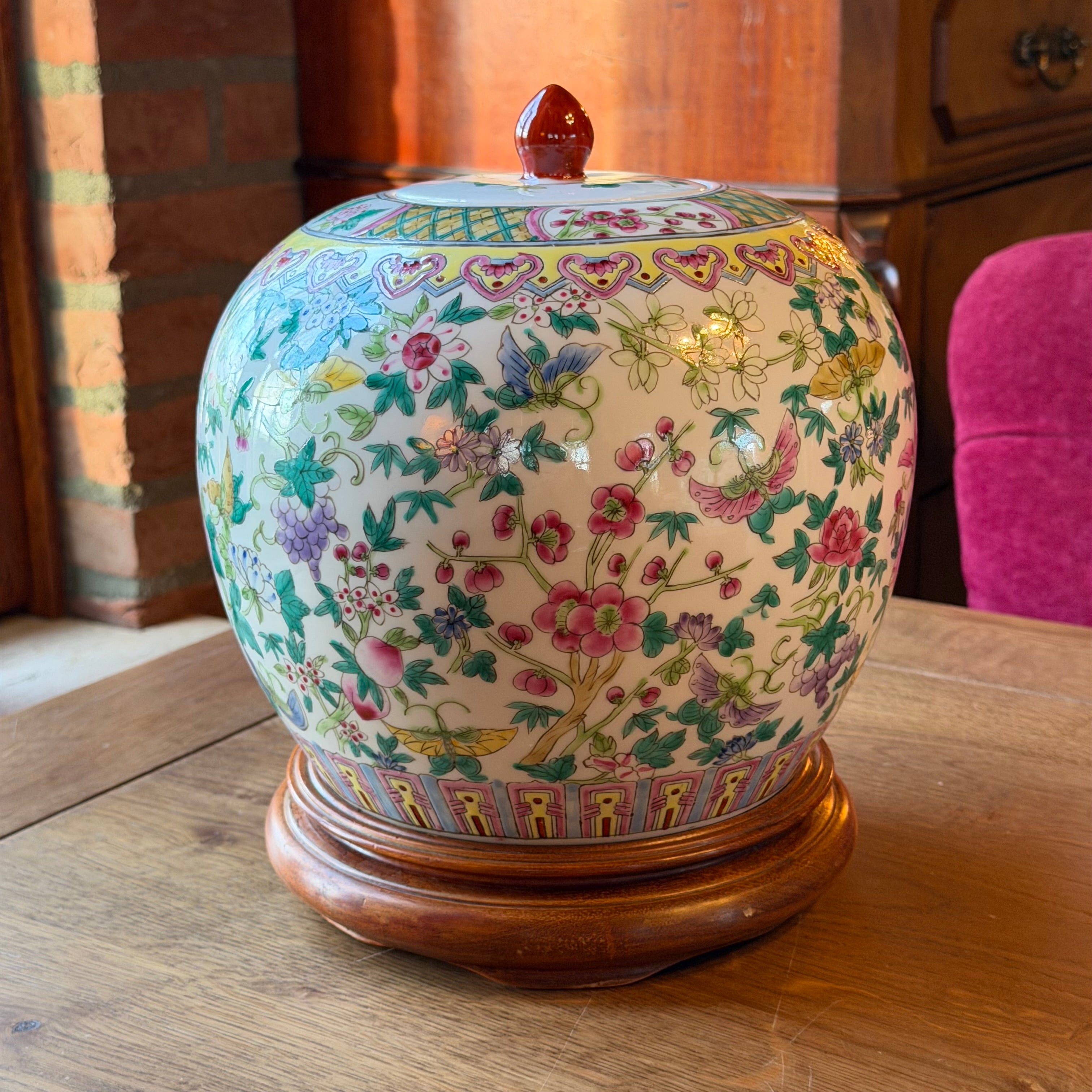Paar Vintage Chinese Porseleinen Dekselpotten met Bloemen & Vogels – Famille Rose Stijl