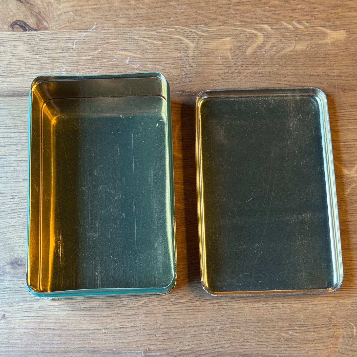 Vintage kerstblik met Sint Nicolaas illustratie – groen met goudkleurig interieur