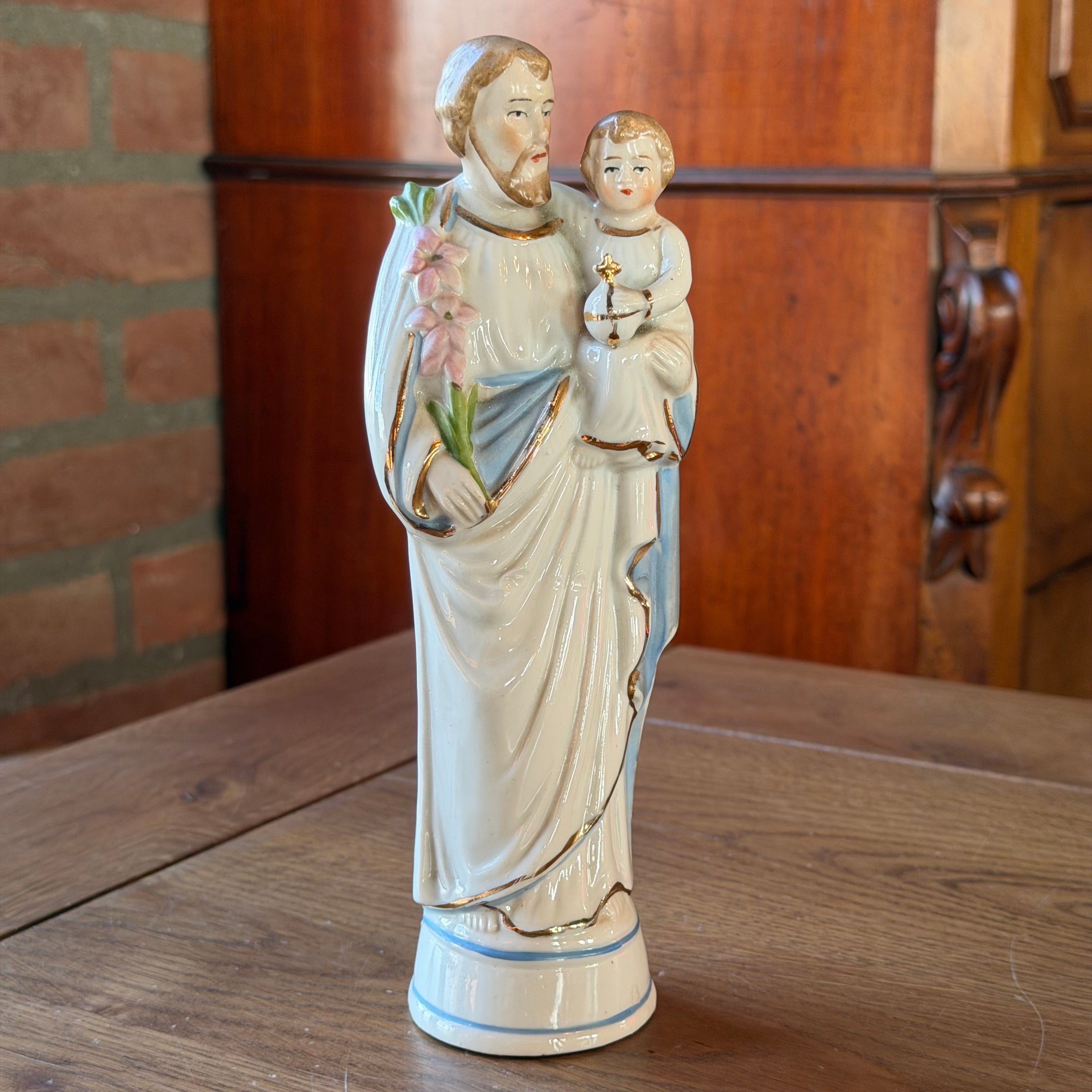 Antique porcelain statue of Saint Joseph with Child – hand-painted religious statue (ca. 1900–1930)