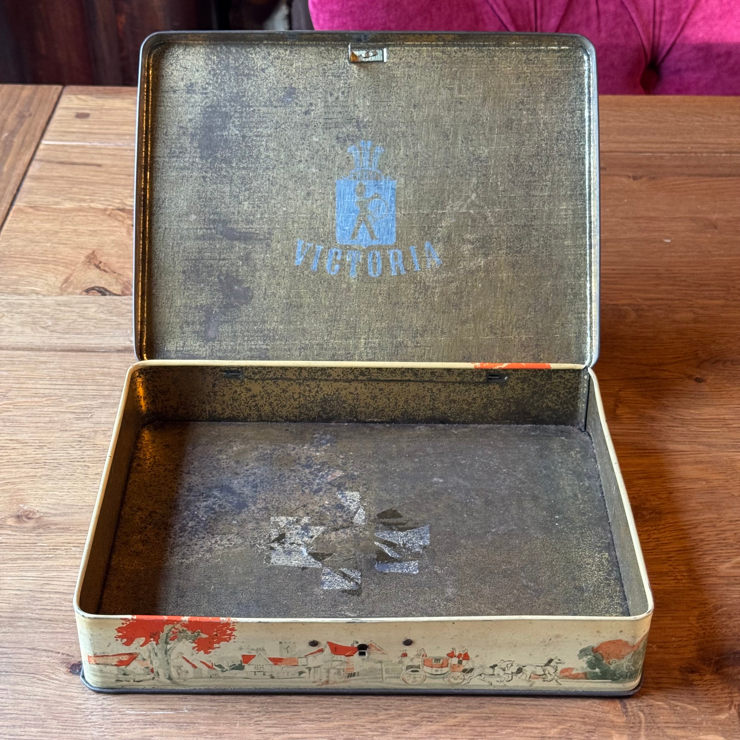 Vintage Victoria biscuit tin – carriage and inn scene – rectangular