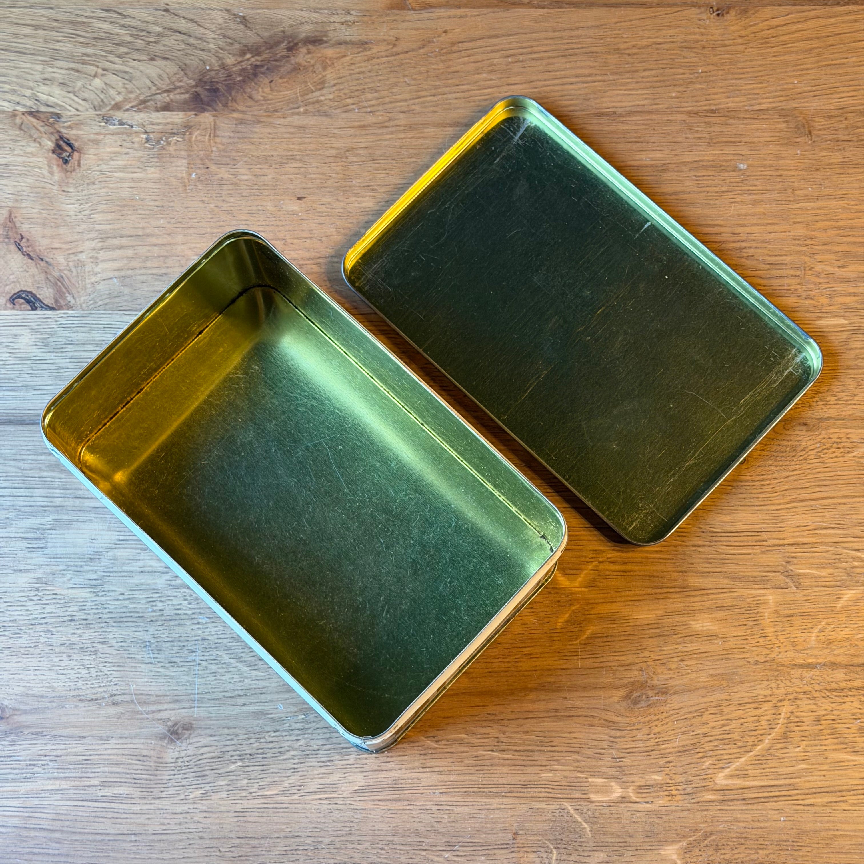 Jules Destrooper village scene biscuit tin – rectangular Belgian biscuit tin