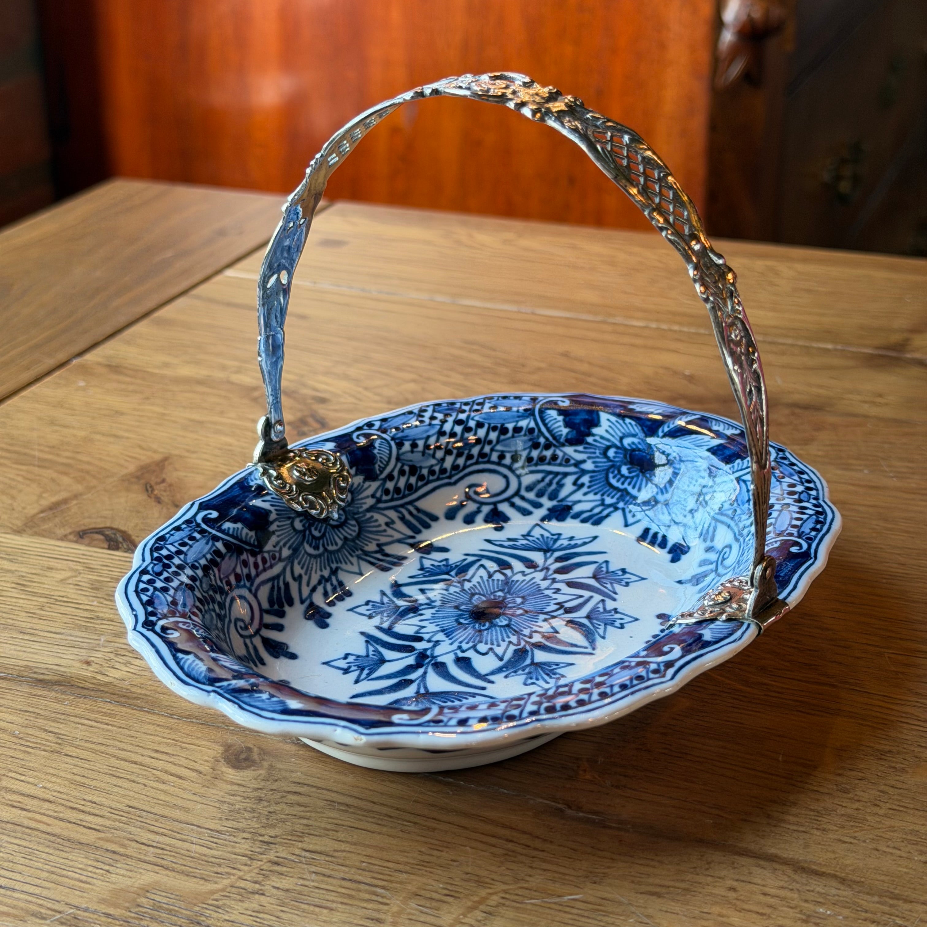 Antiek Makkum Bonbonschaaltje met Zilveren Montuur (834) – J&S – ca. 1906–1925