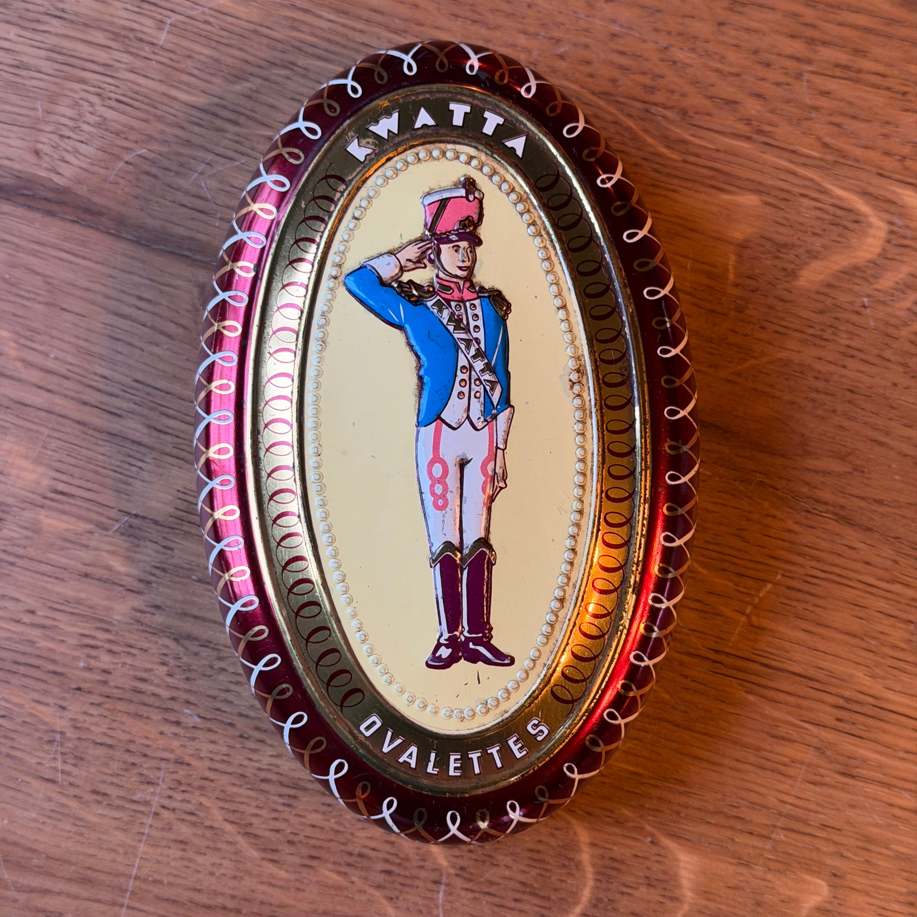 Vintage ovaal blik “Kwatta Ovalettes” – K.Watta Breda (Nederland)