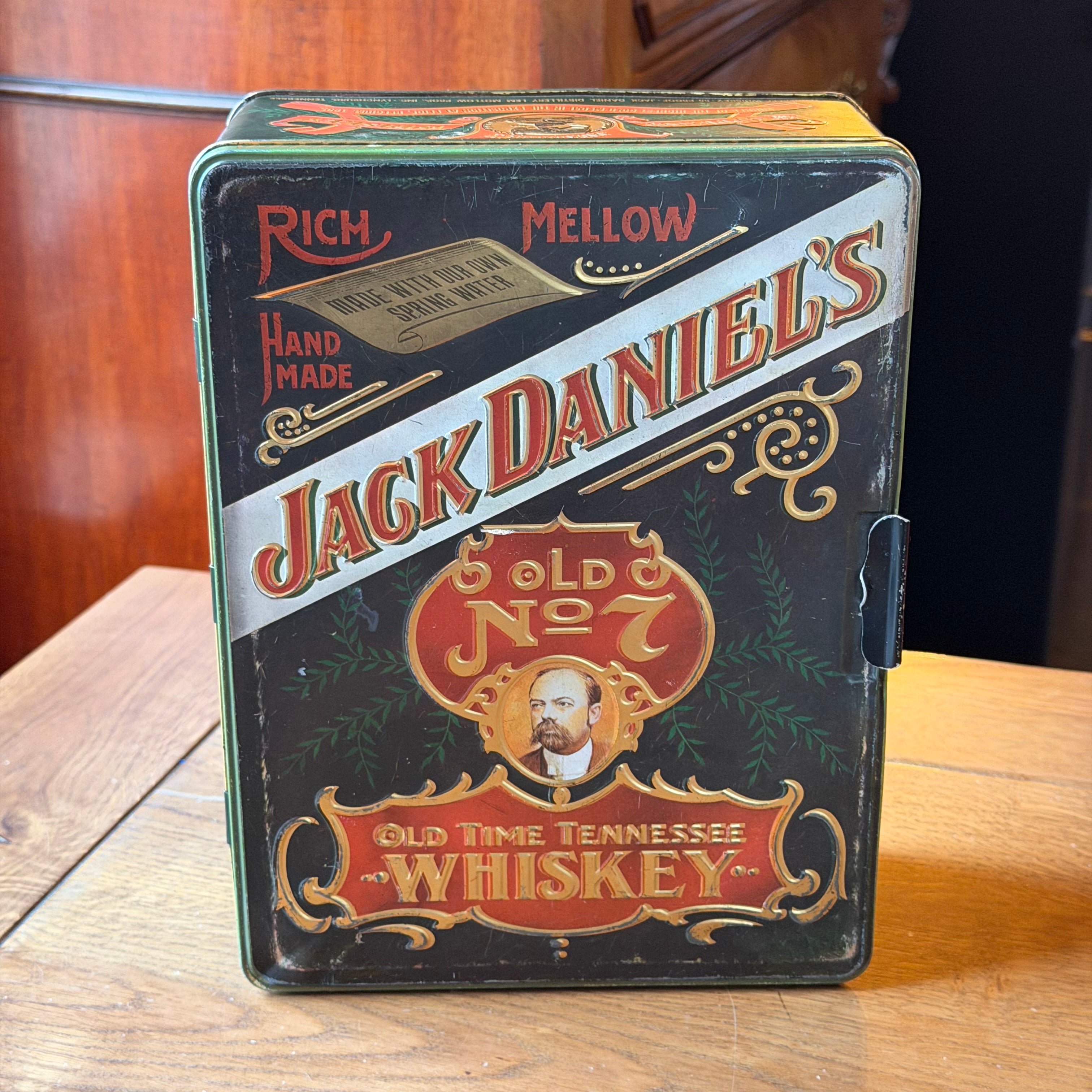 Jack Daniel’s Old No. 7 whiskeyblik met klassieke illustraties