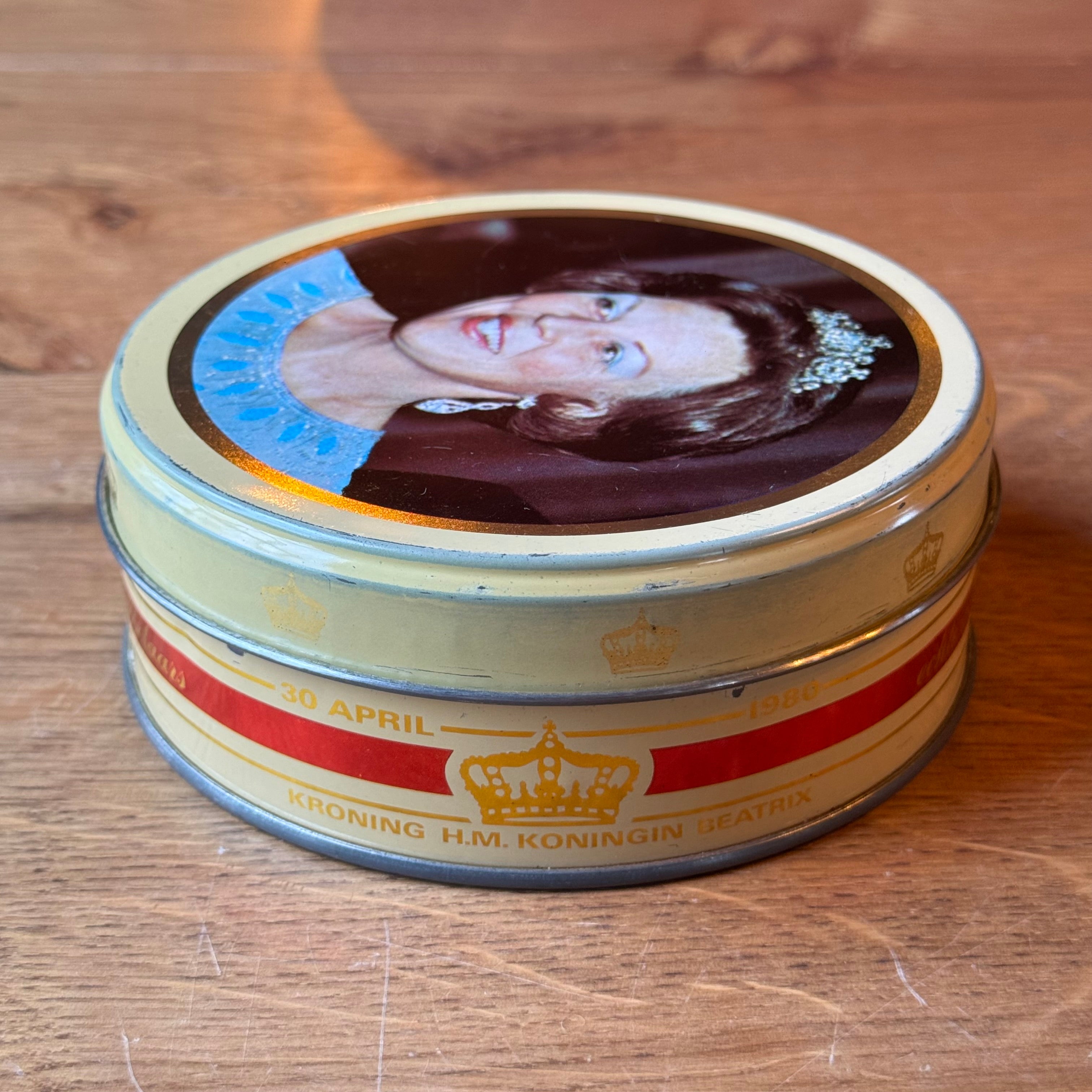 Commemorative tin 'Coronation of Queen Beatrix 1980' – Diesch Middelburg