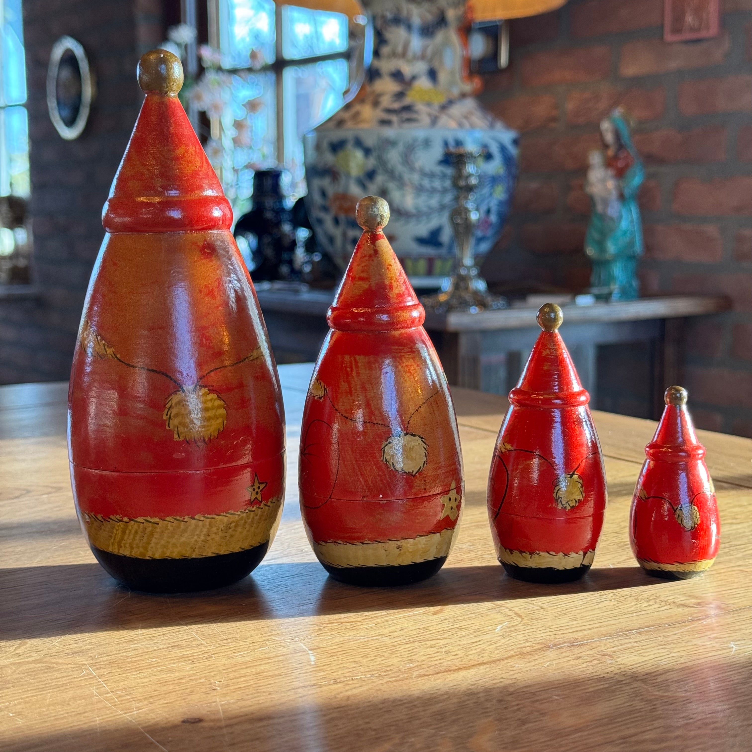 Set van 4 houten kerstdorpen Matroesjka kerstmannen – handbeschilderd