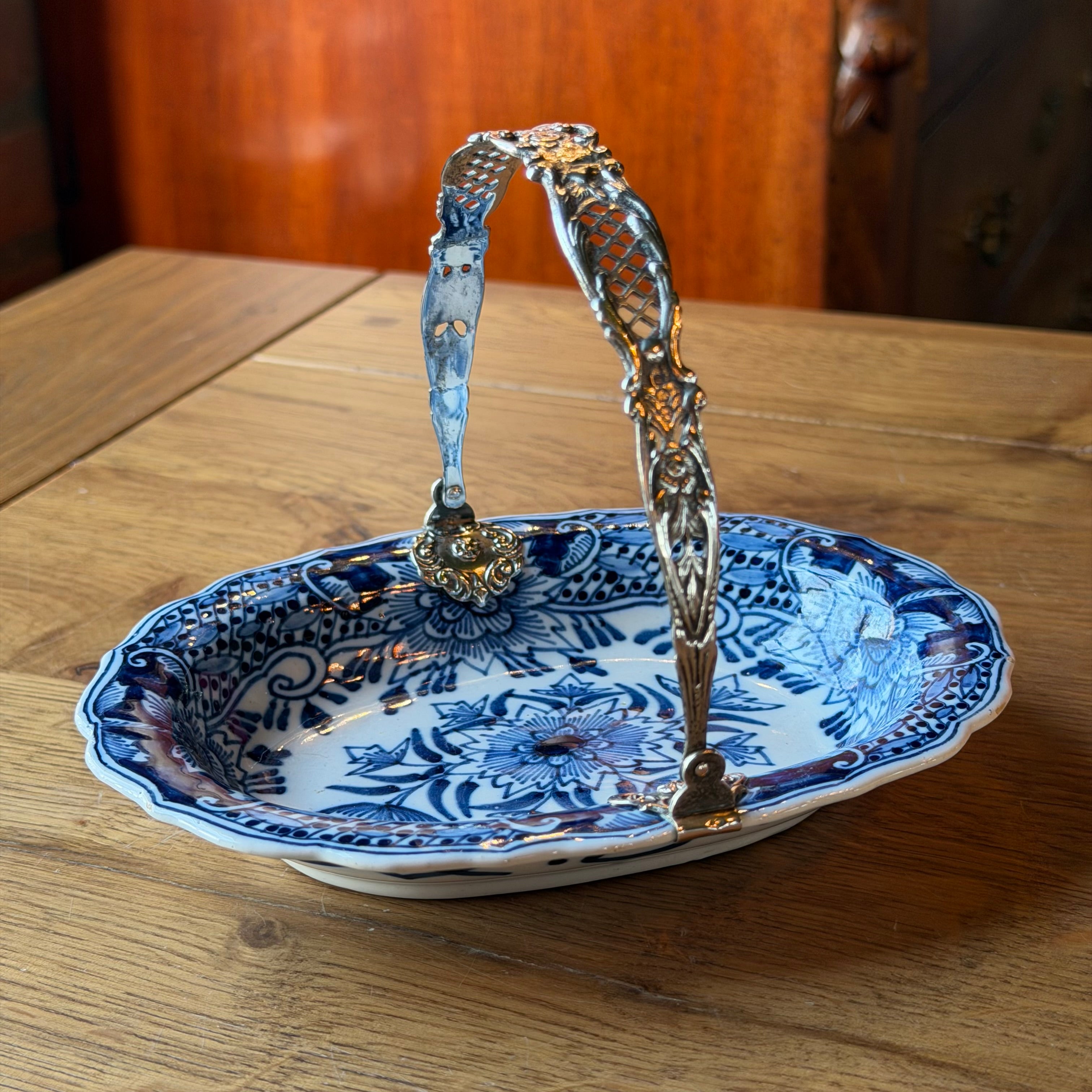 Antiek Makkum Bonbonschaaltje met Zilveren Montuur (834) – J&S – ca. 1906–1925