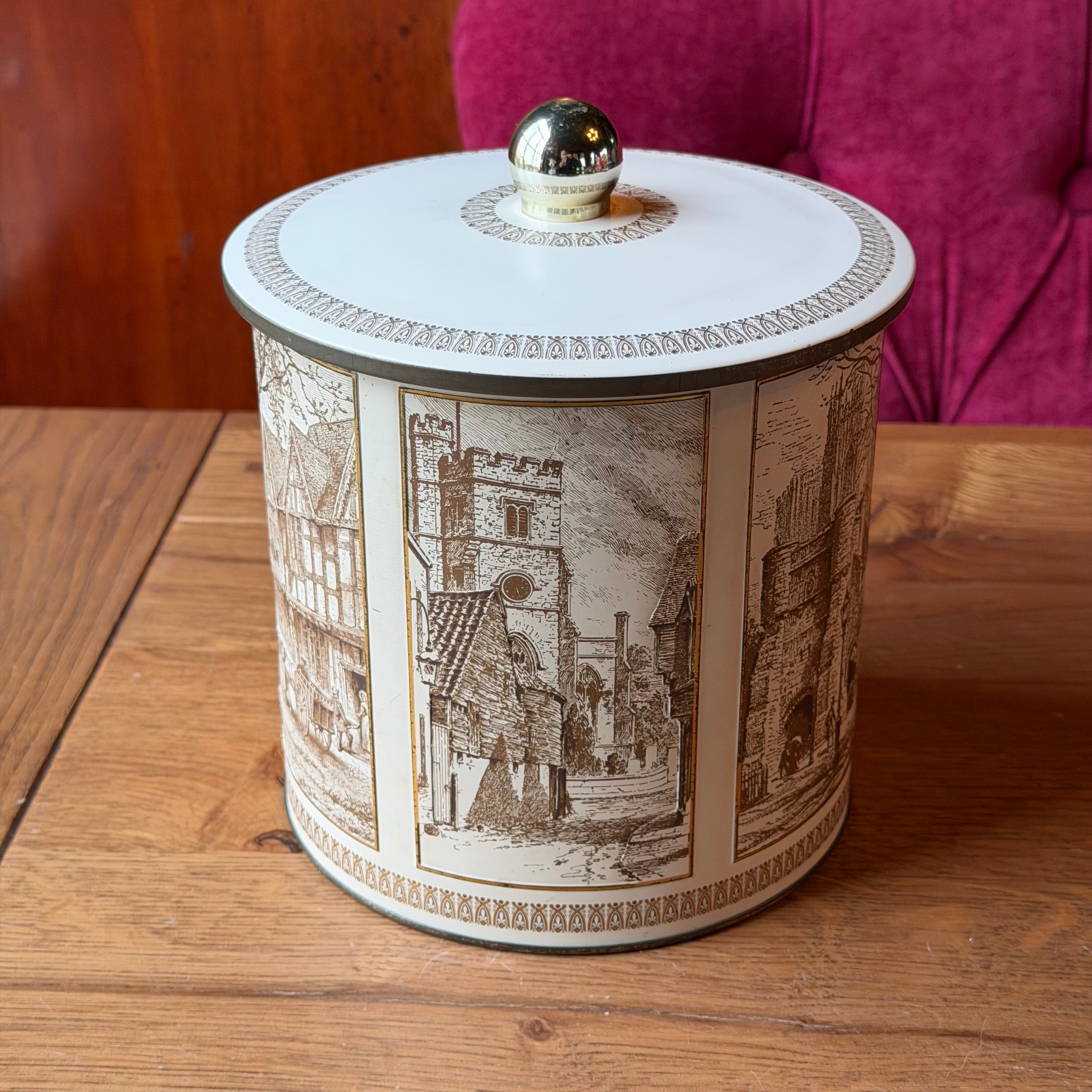 Vintage Engels Biscuit Barrel – Rond Koekblik met Vochtabsorberend Deksel