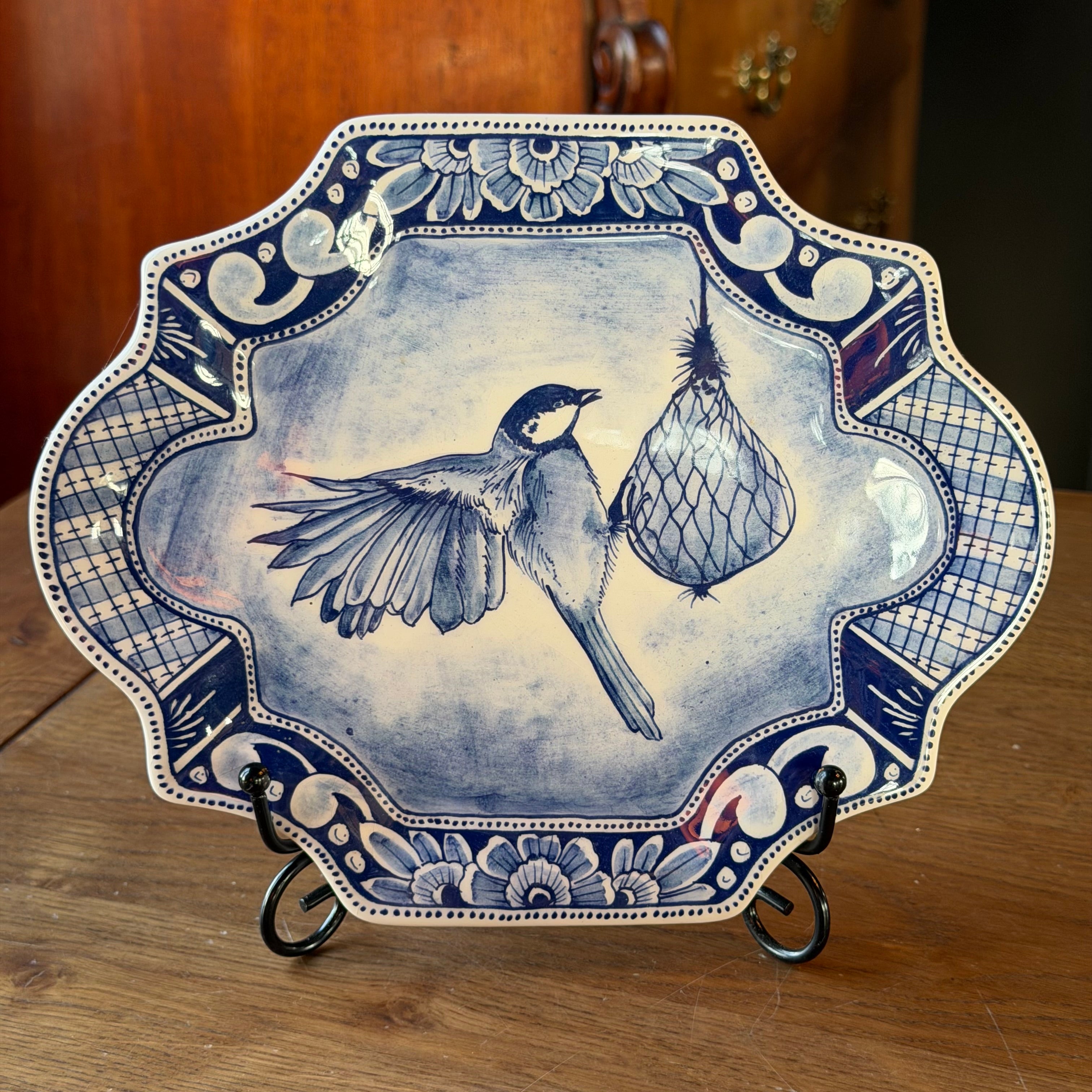 Handbemalter Delfter blauer Wandteller mit Vogelmotiv – Studiokeramik (20 cm)