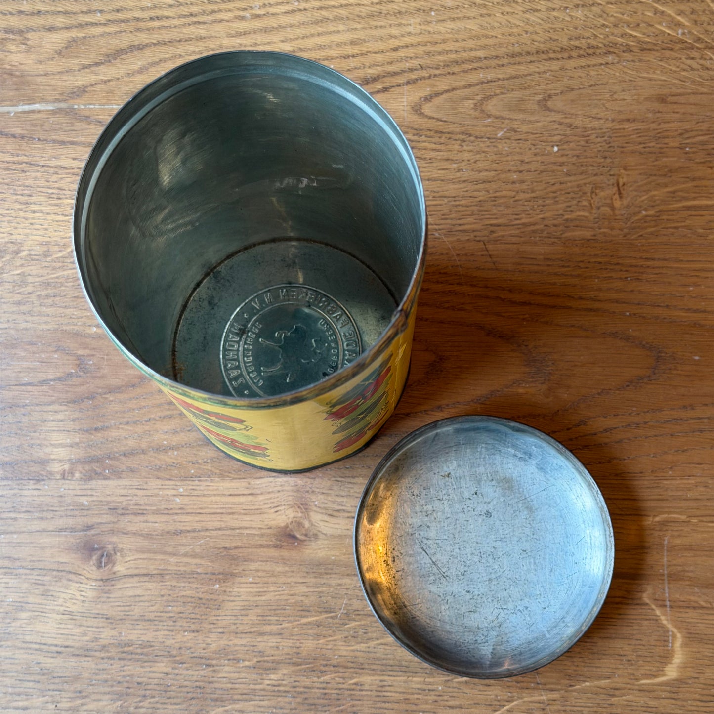 Verkade voorraadblik met bloemenpatroon – geel met groene en rode accenten