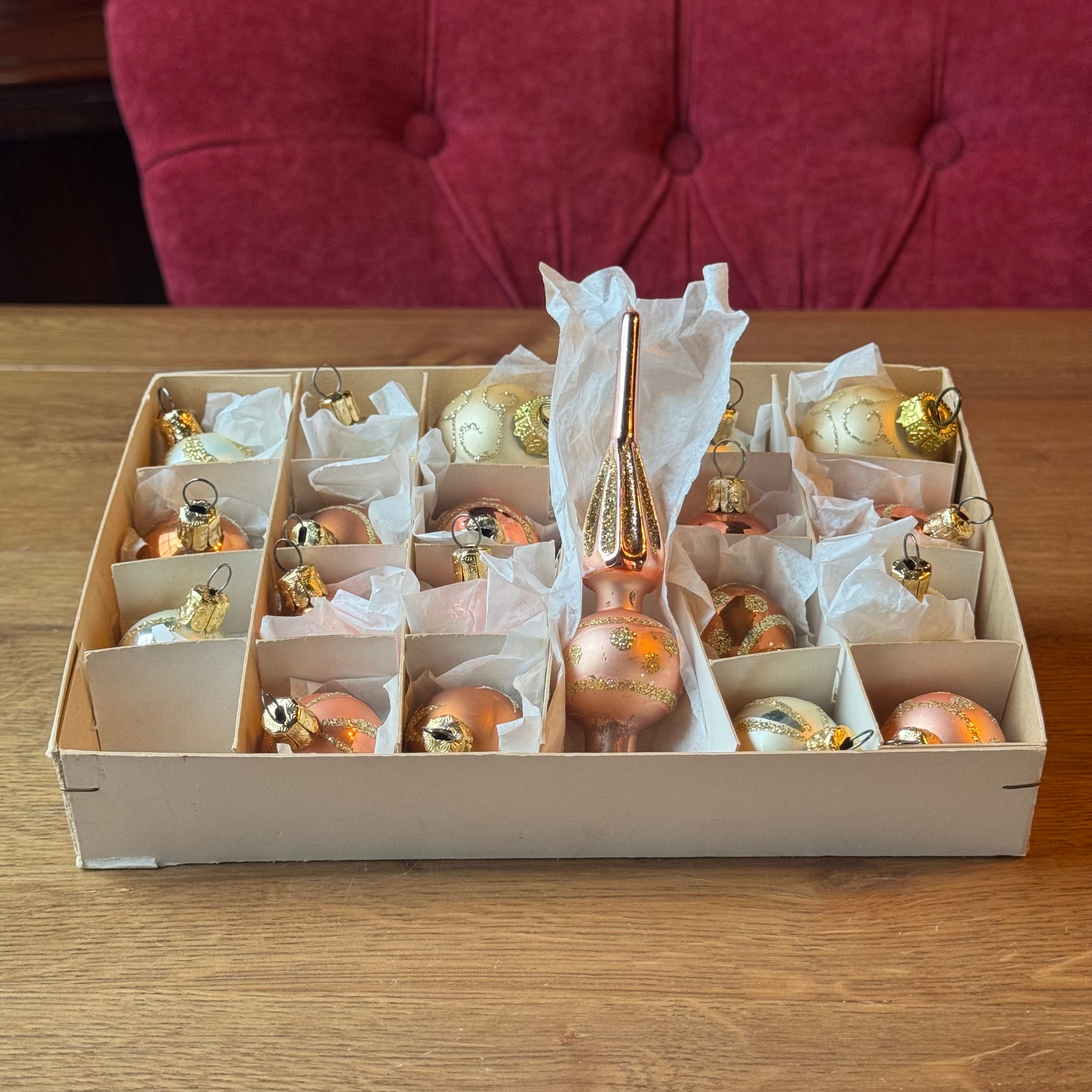 Vintage-Weihnachtskugel-Set, Roségold | Peak & Ornaments | Glas aus den 1950er Jahren