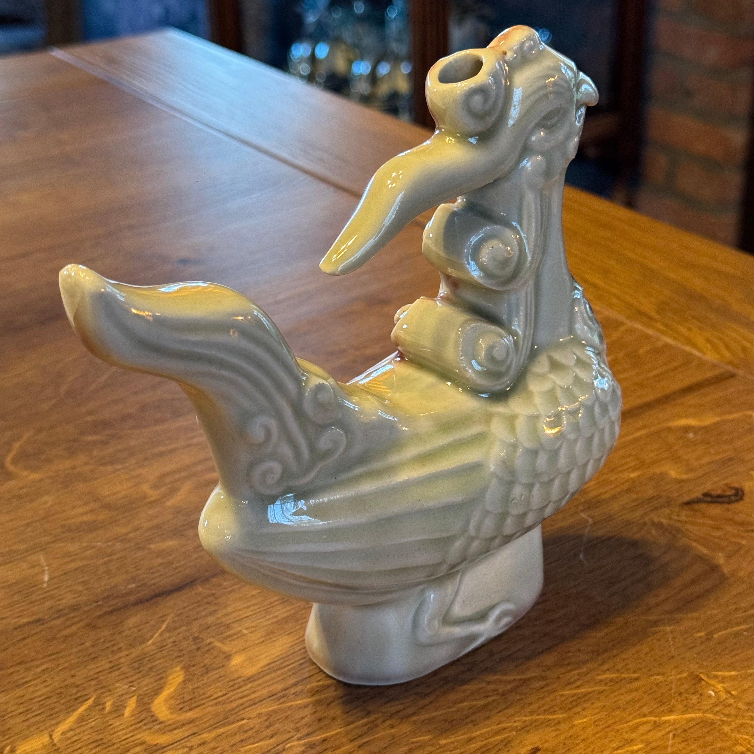 Phoenix-Keramikkrug – cremefarbene bis rosafarbene Glanzglasur, 20. Jahrhundert