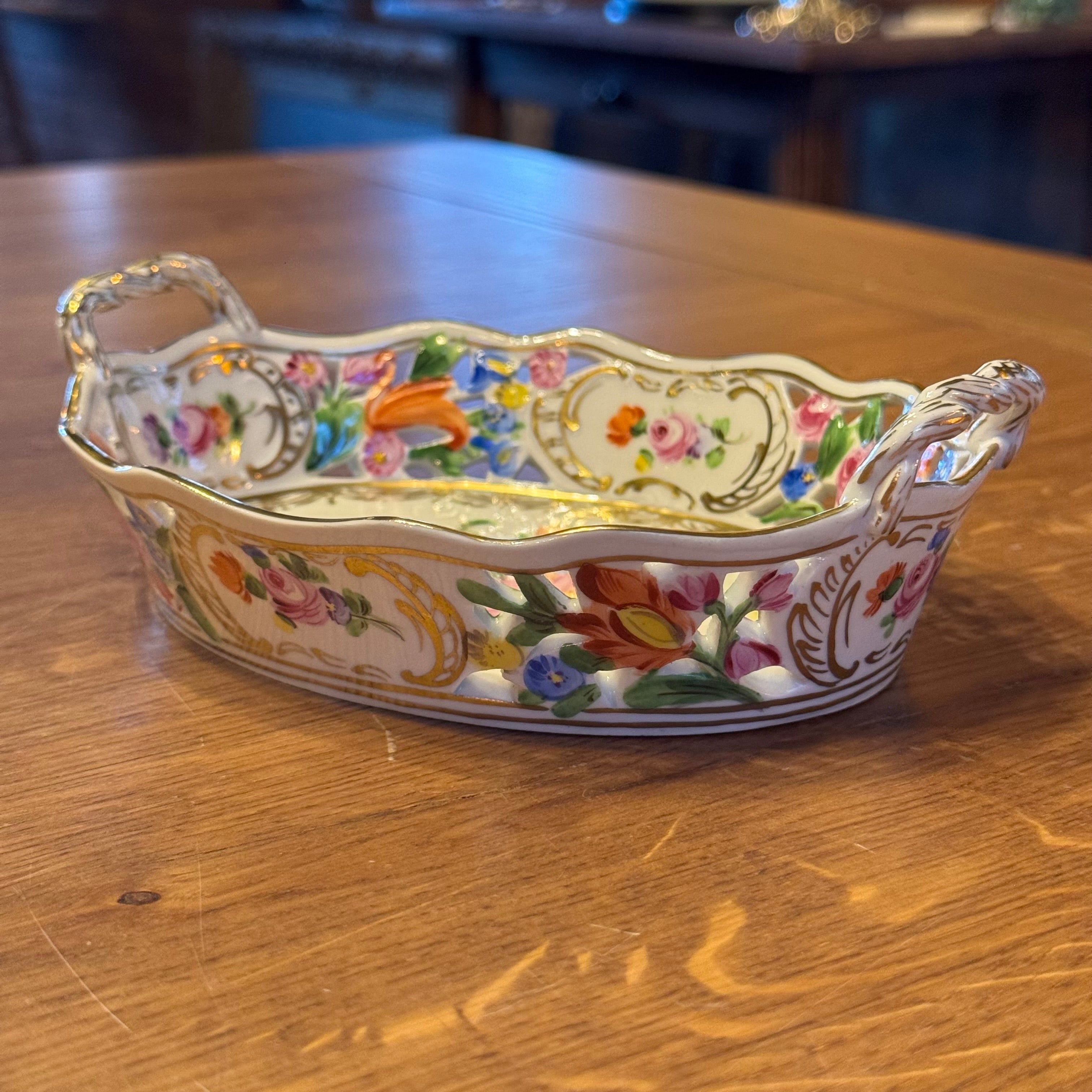 Hand-painted Dresden Porcelain Bowl – Openwork & Gilded – 17 cm