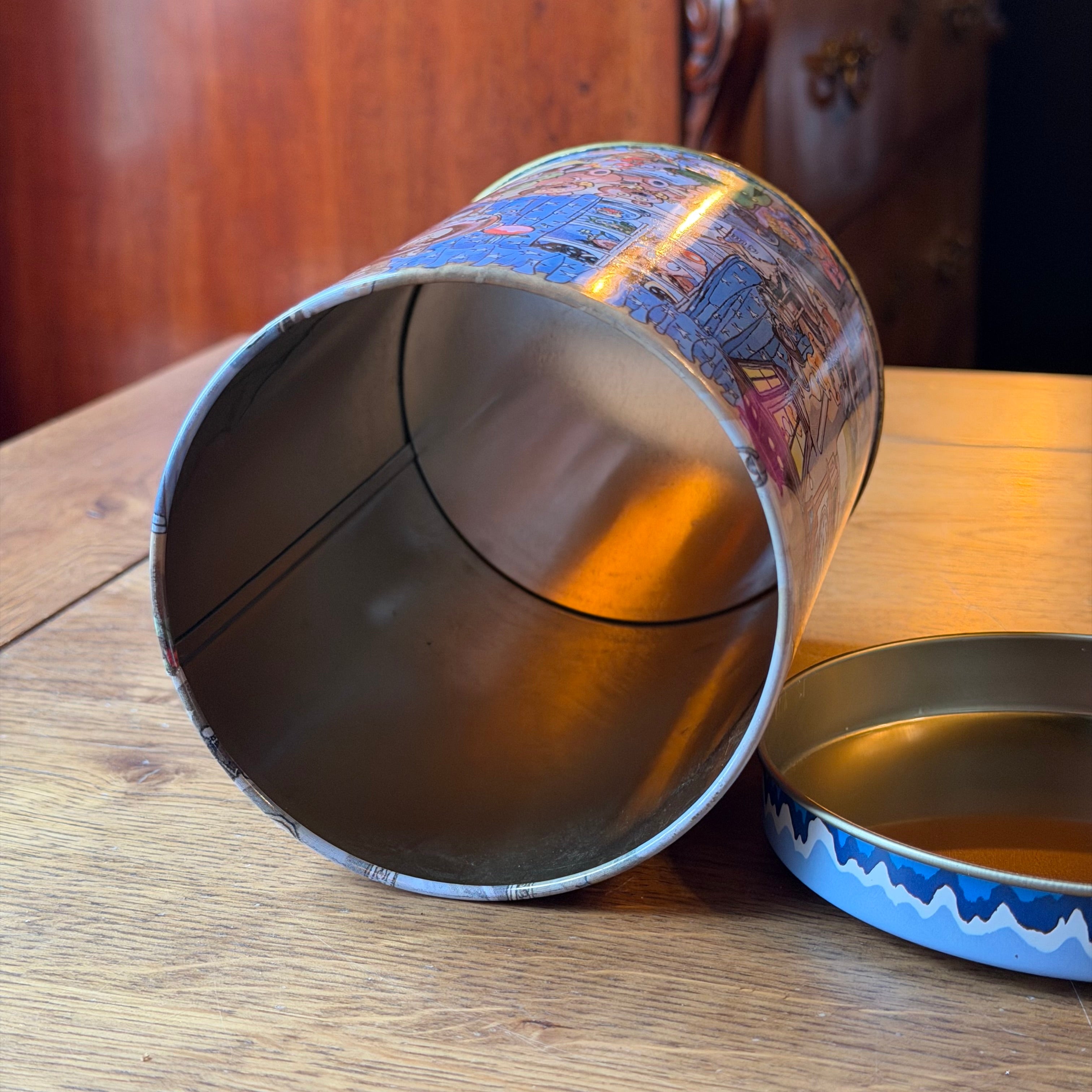 Vintage-Weihnachtsdose mit Winterillustration