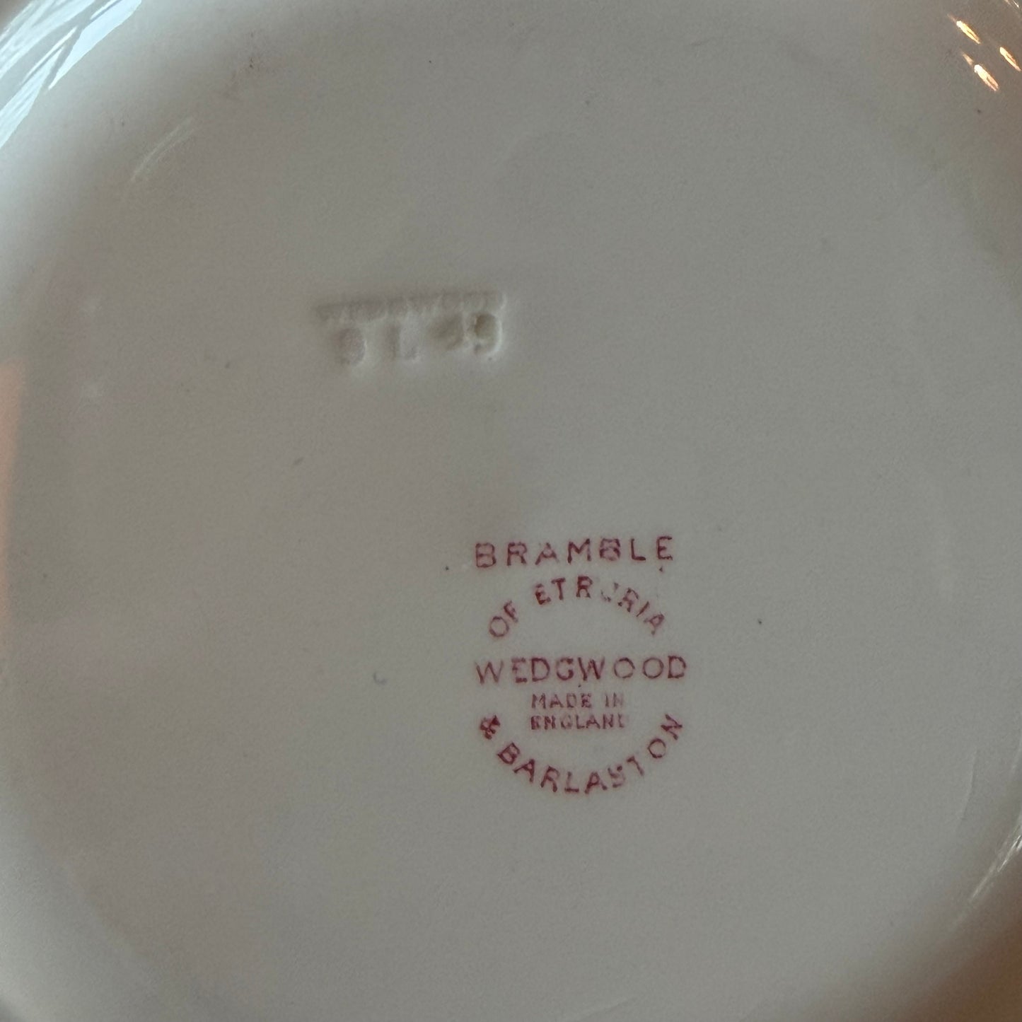 Wedgwood Bramble of Etruria Bord – Engels Aardewerk