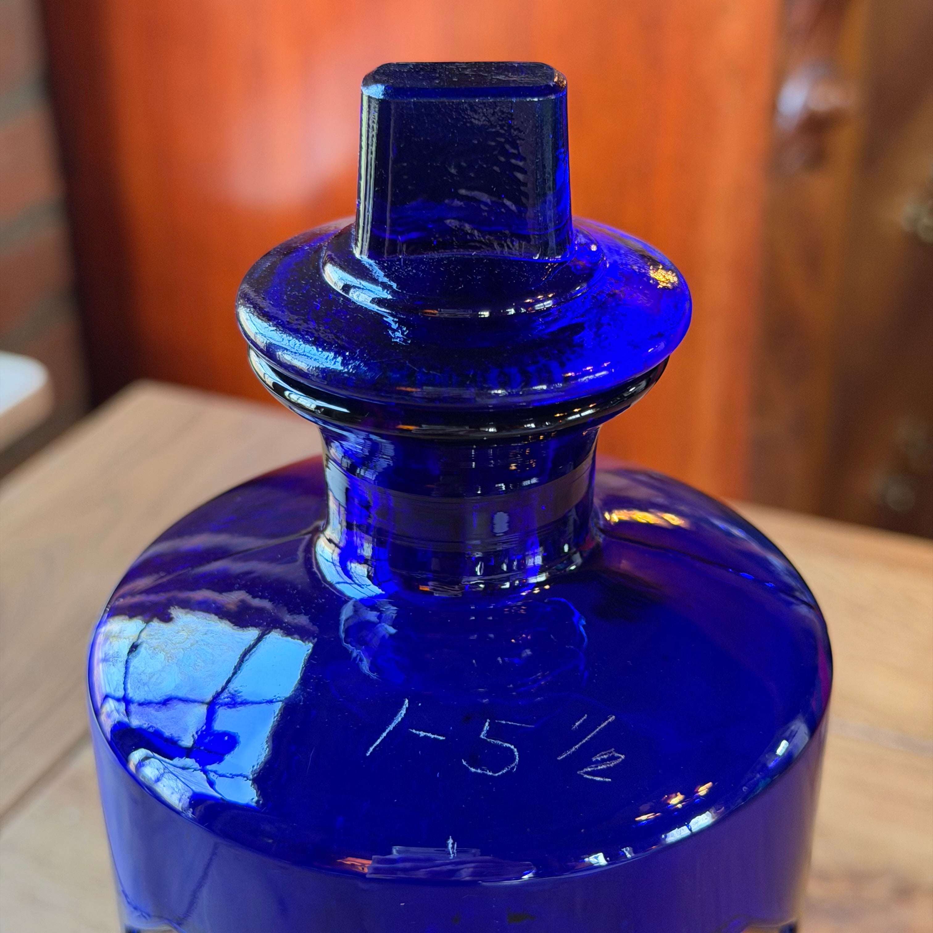 Antike Apothekerflasche SYR. VIOLAE – kobaltblaues Glas (24 cm)