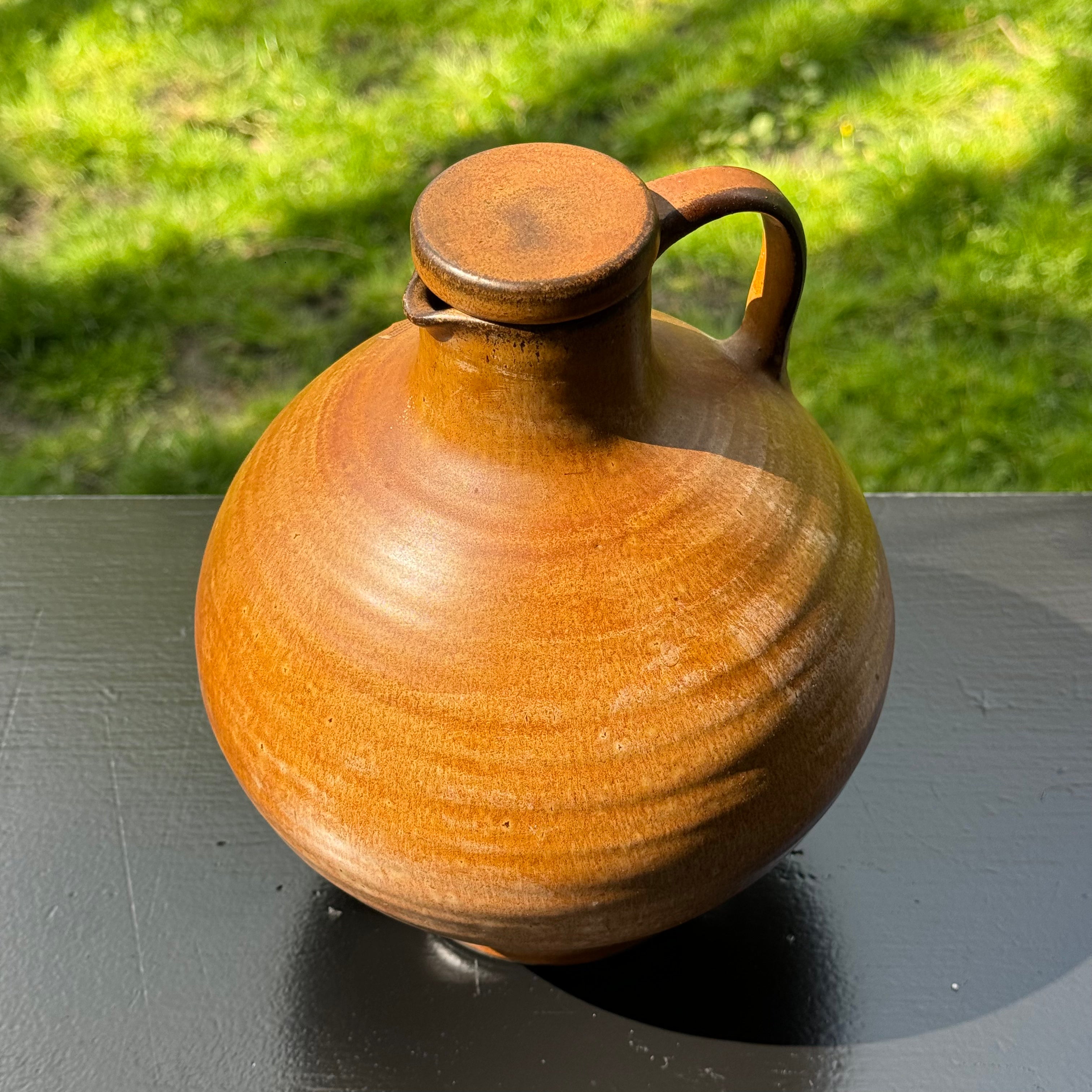 Kruik en beker van Ad Soesbergen - The Collectionist