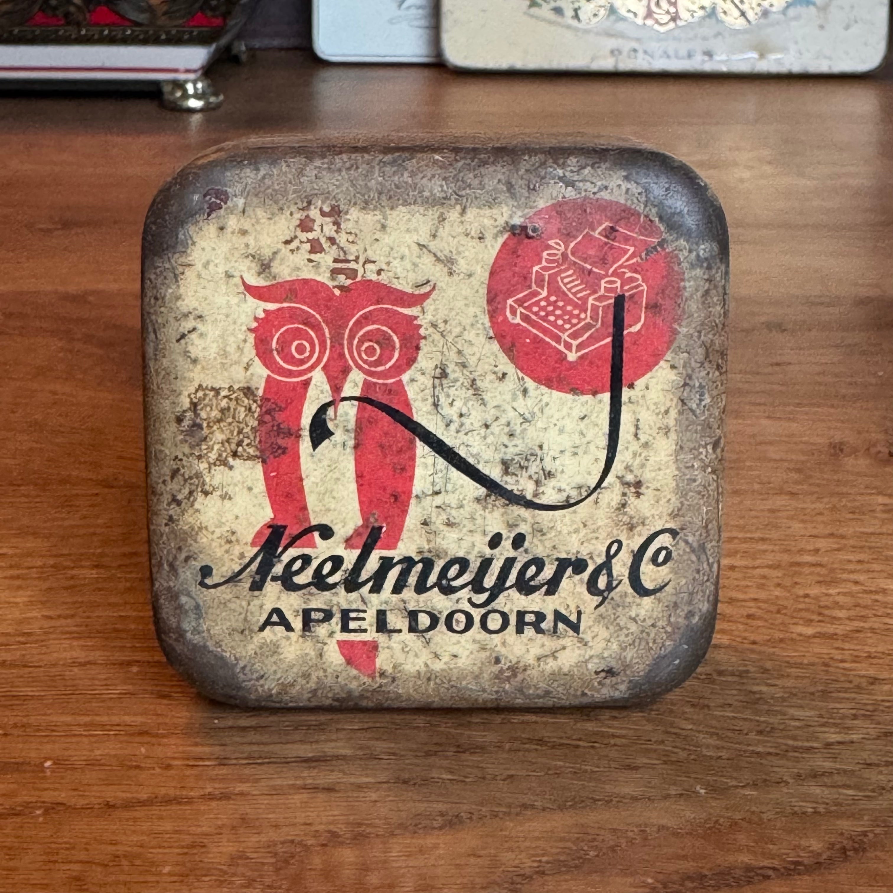 Neelmeijer & Co Apeldoorn – vintage tin with owl – ca. 1940–1950
