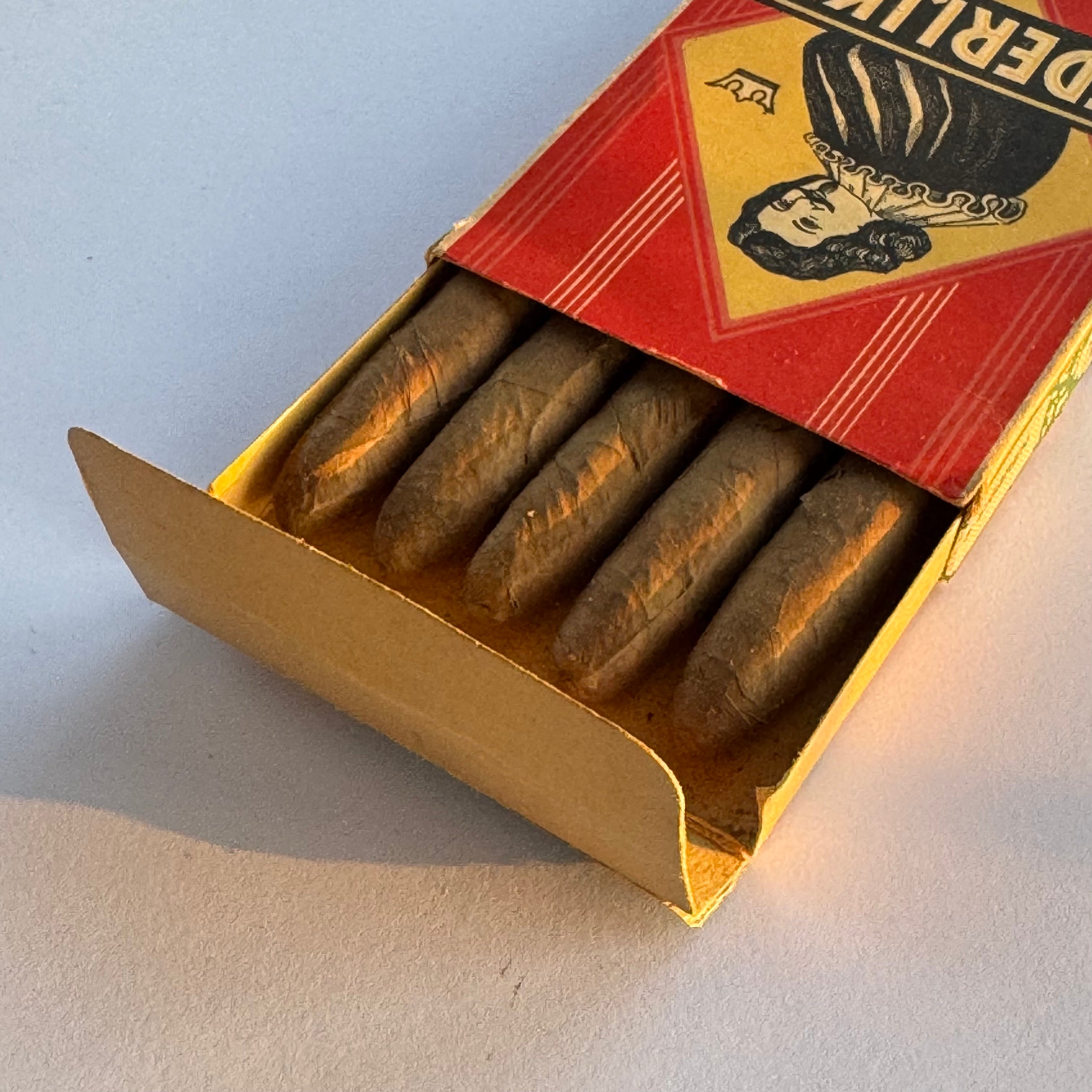 Schachtel mit Originalzigarren der Rederijker Zigarrenfabrik Valkenswaard