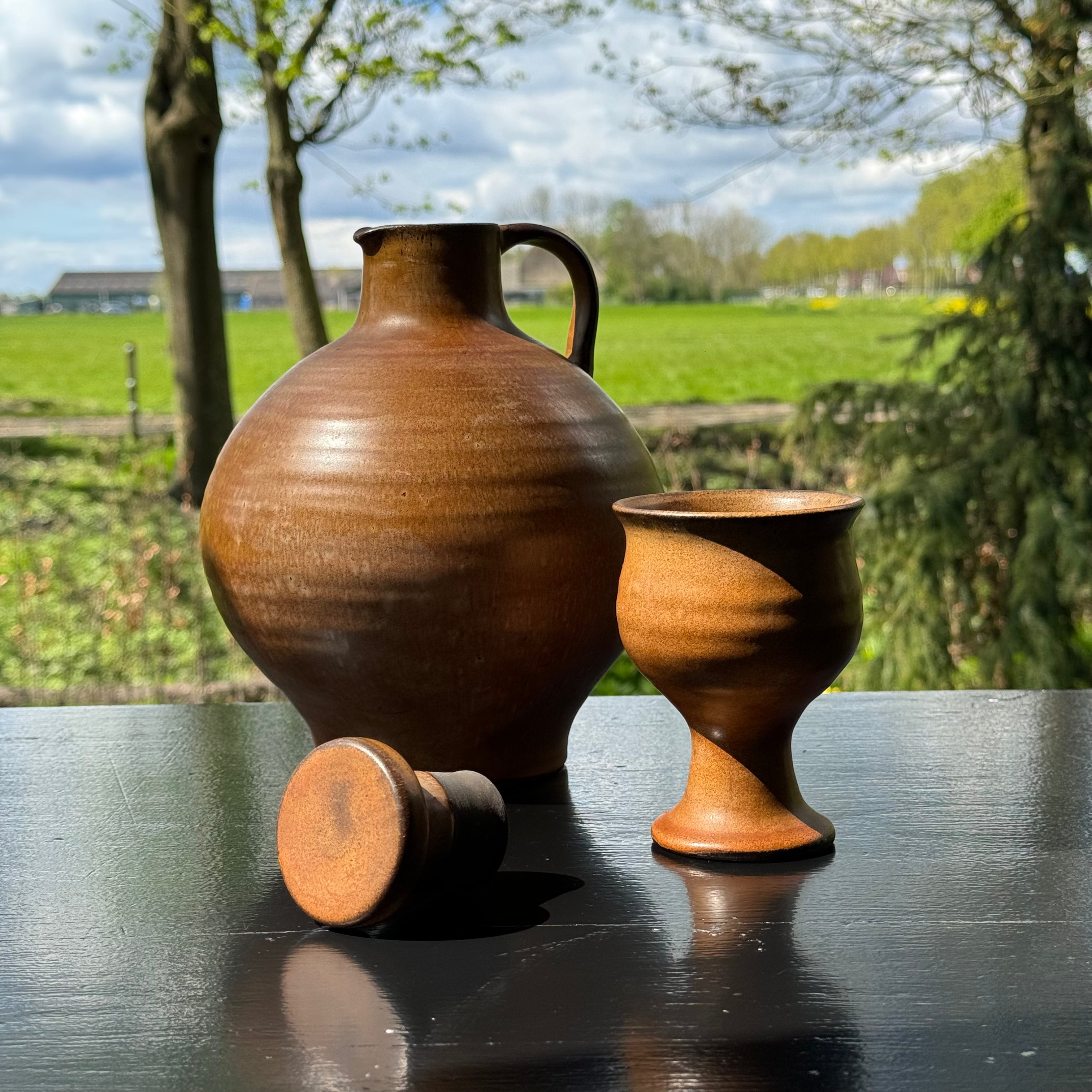 Kruik en beker van Ad Soesbergen - The Collectionist