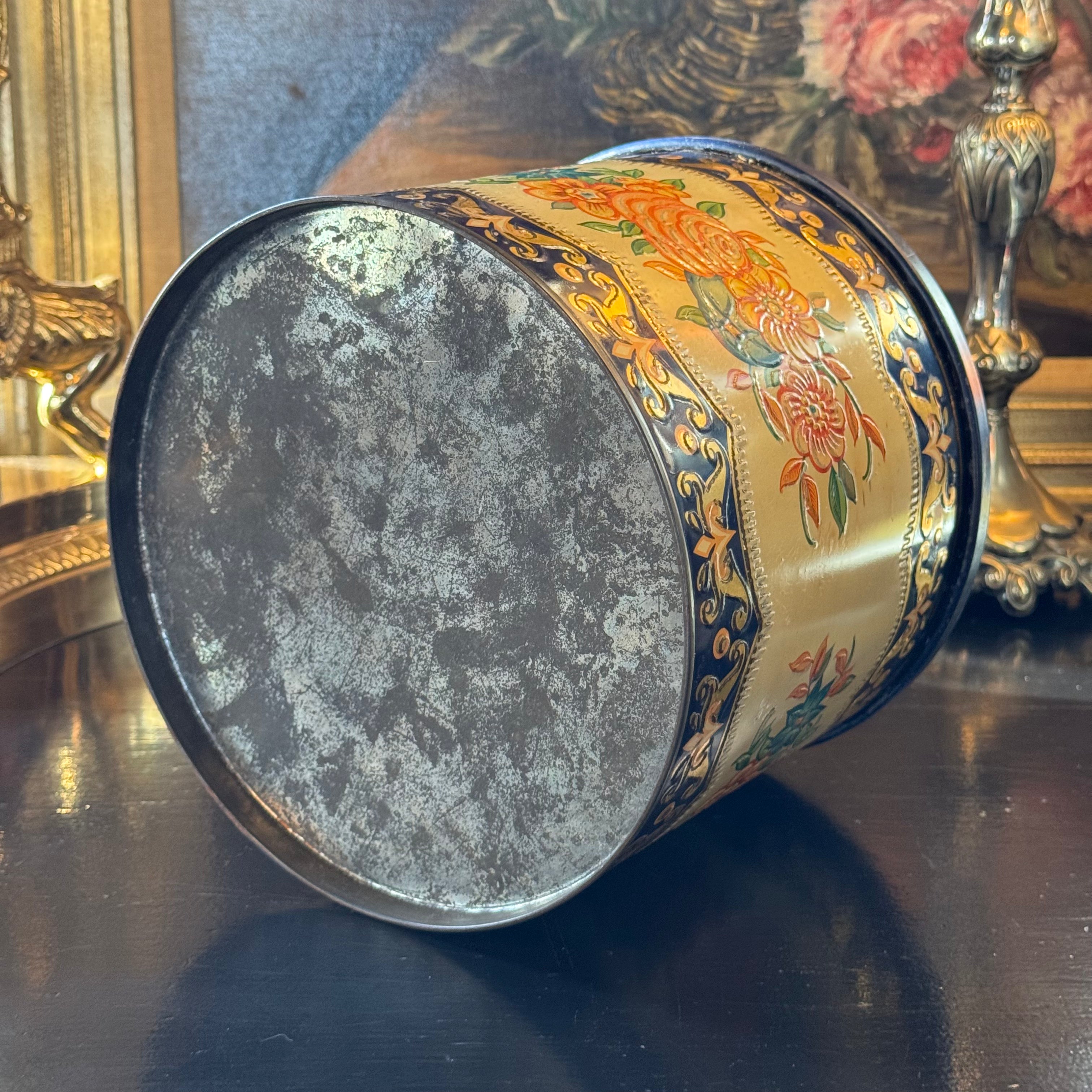 Tin with flower decoration