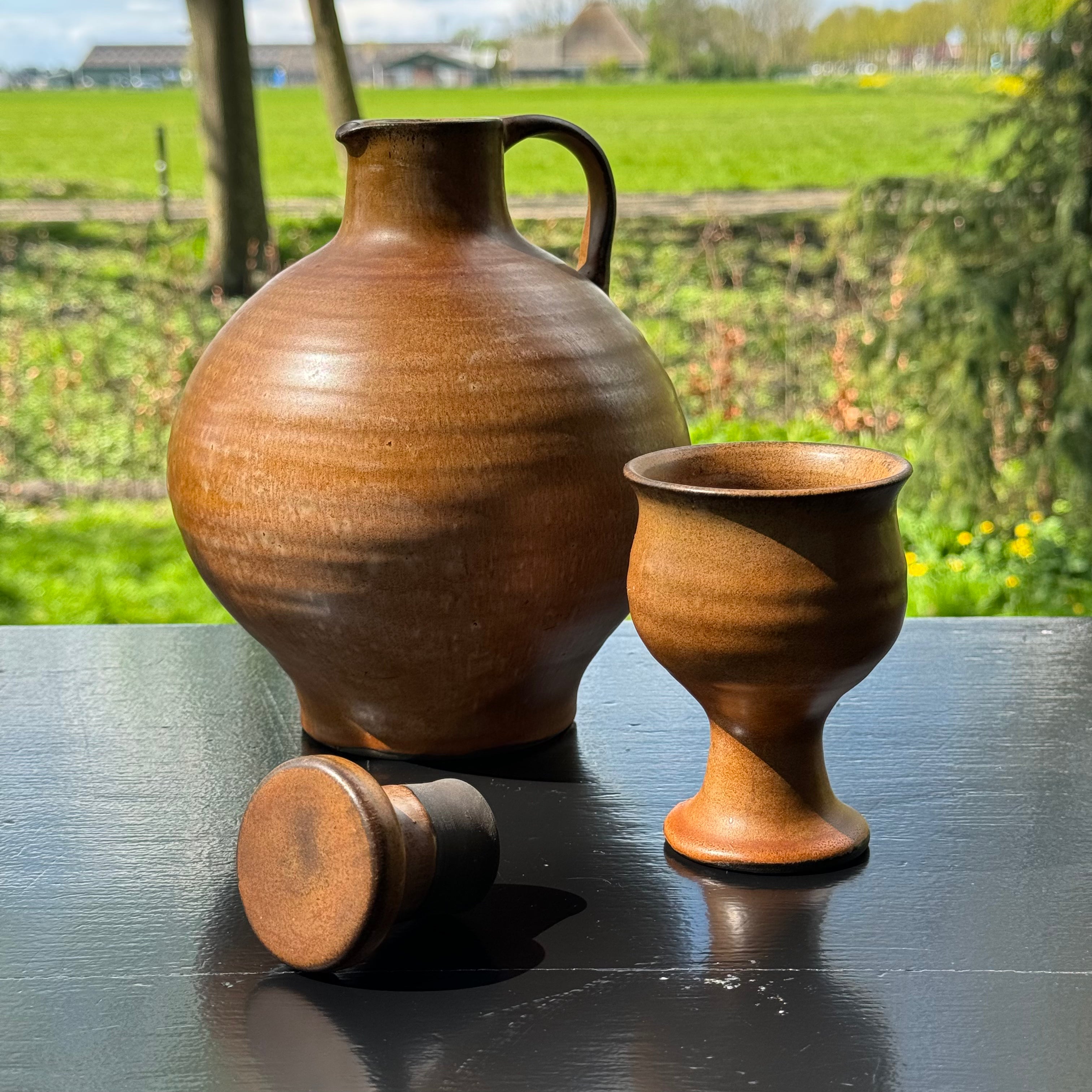 Kruik en beker van Ad Soesbergen - The Collectionist