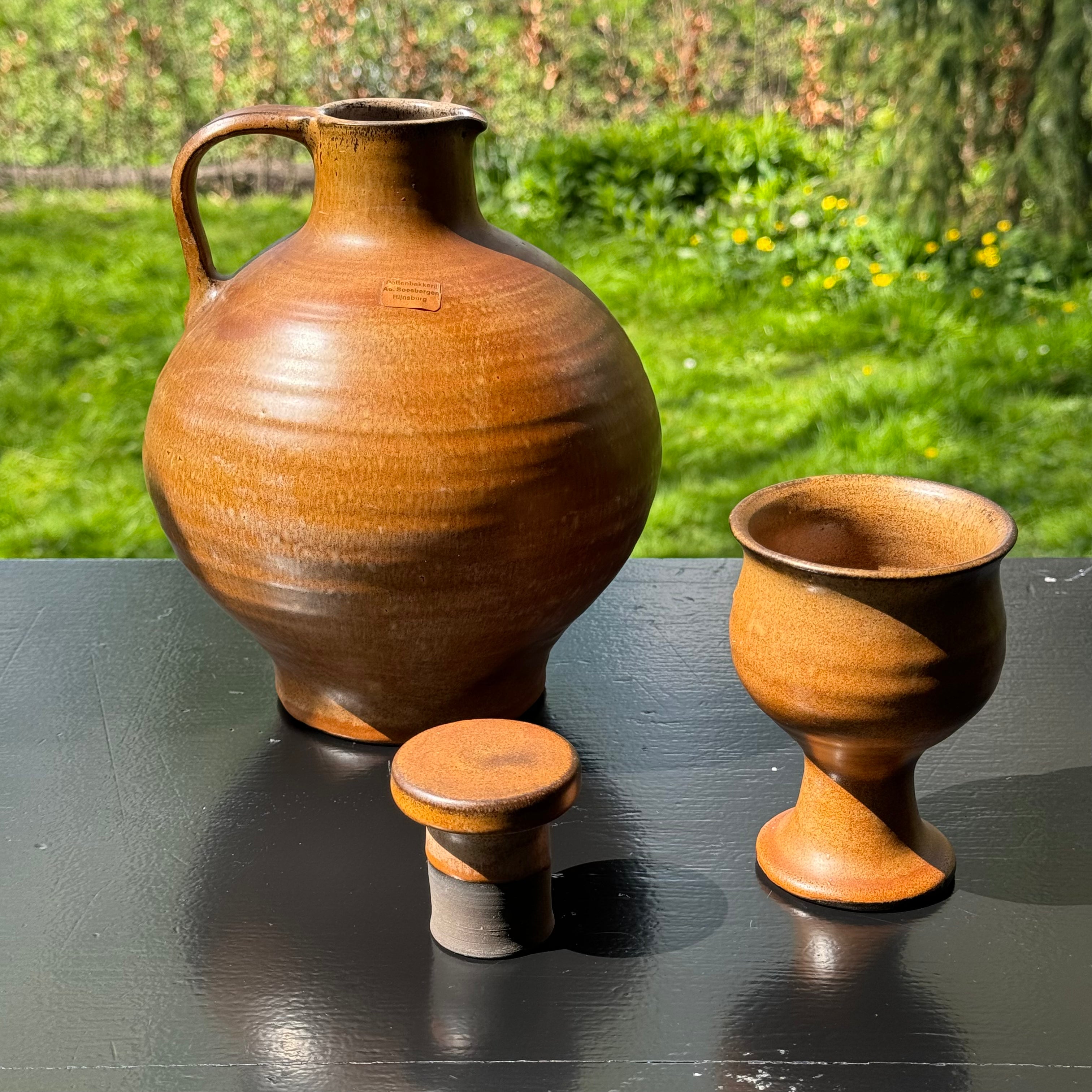 Kruik en beker van Ad Soesbergen - The Collectionist