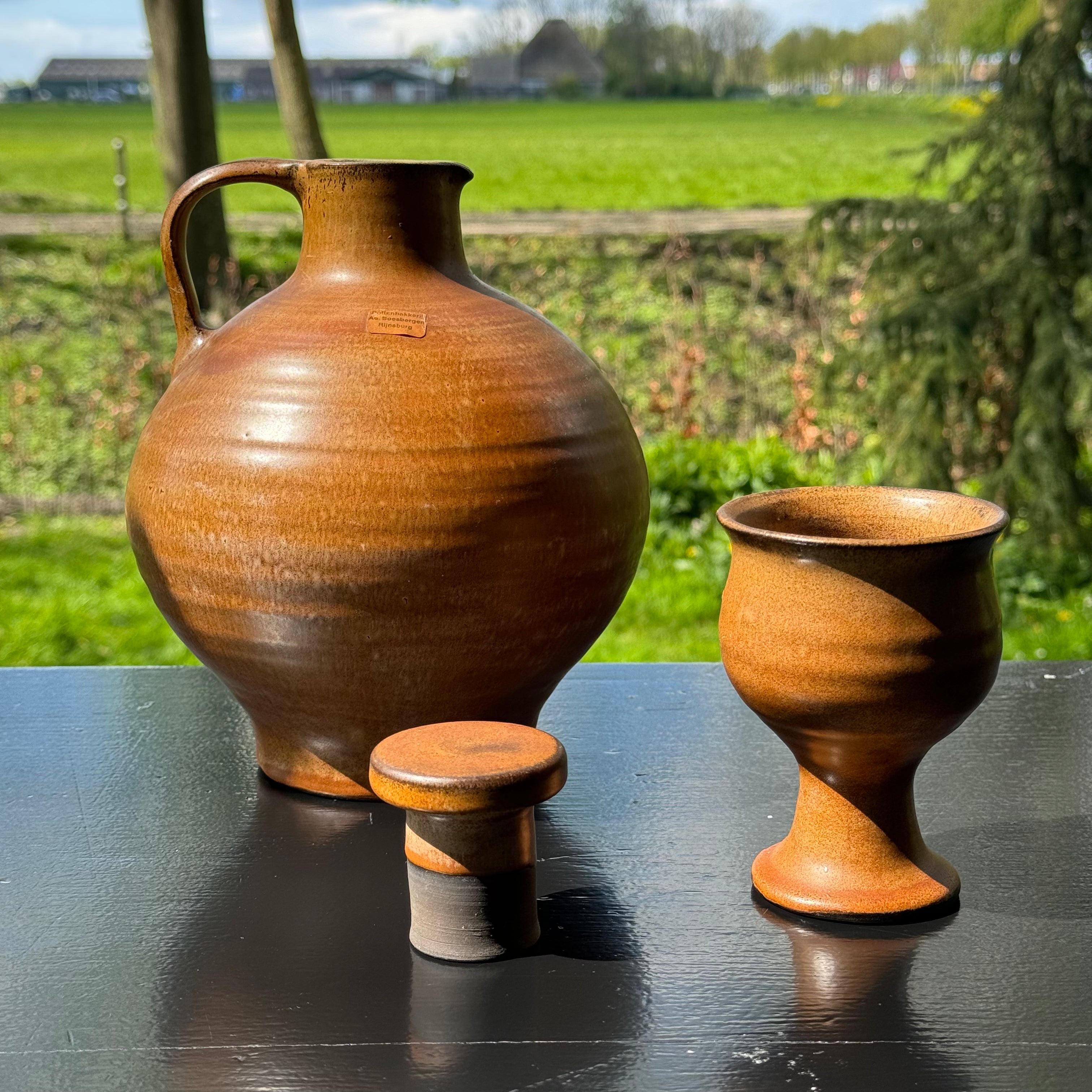 Kruik en beker van Ad Soesbergen - The Collectionist