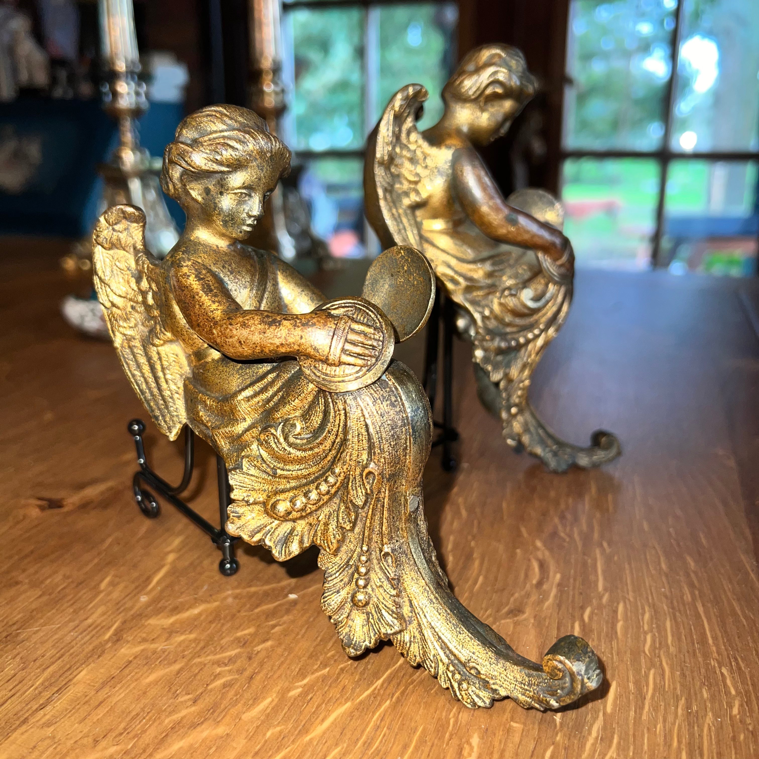 Twee antieke koperen (hoek) ornamenten The Collectionist