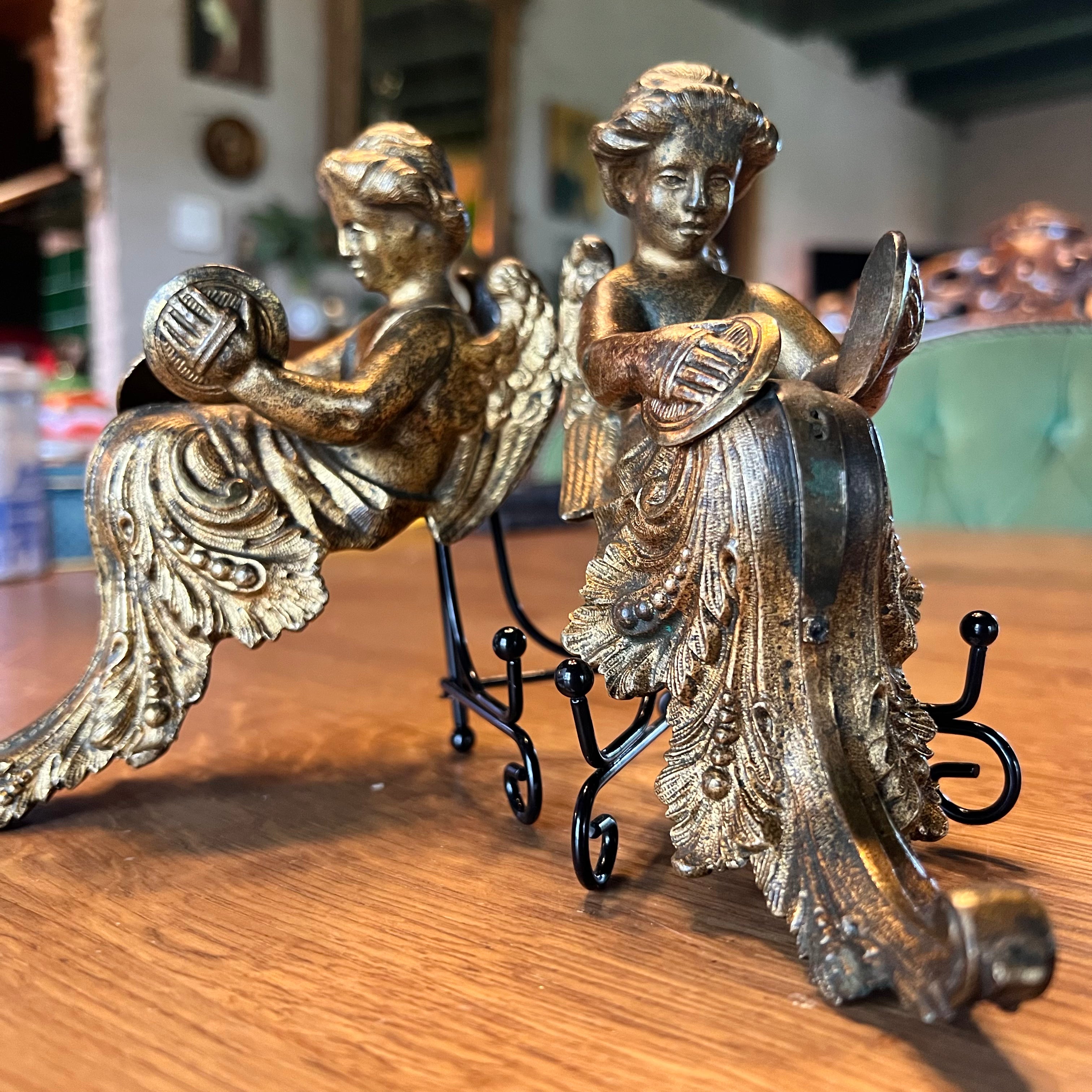 Twee antieke koperen (hoek) ornamenten The Collectionist