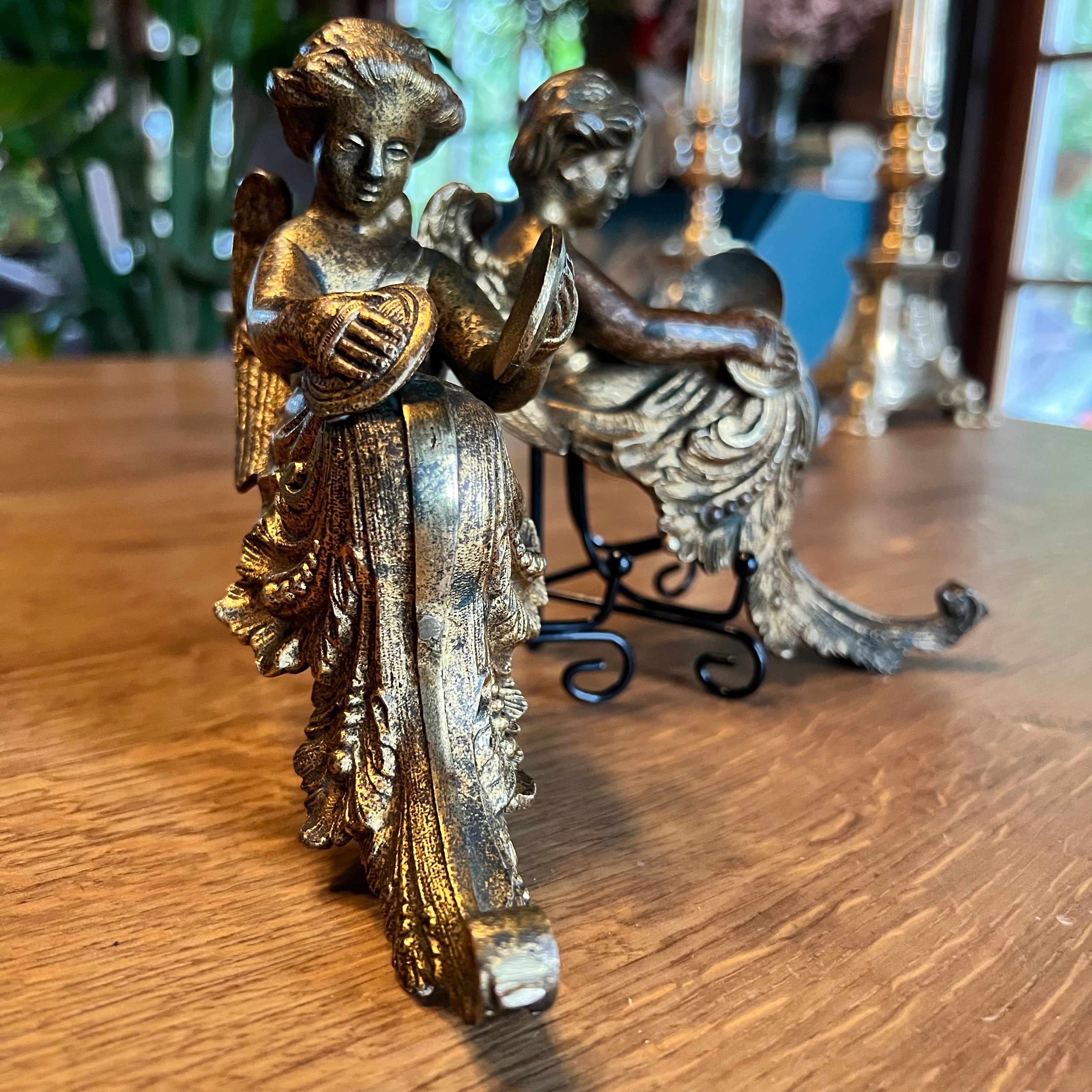 Twee antieke koperen (hoek) ornamenten The Collectionist