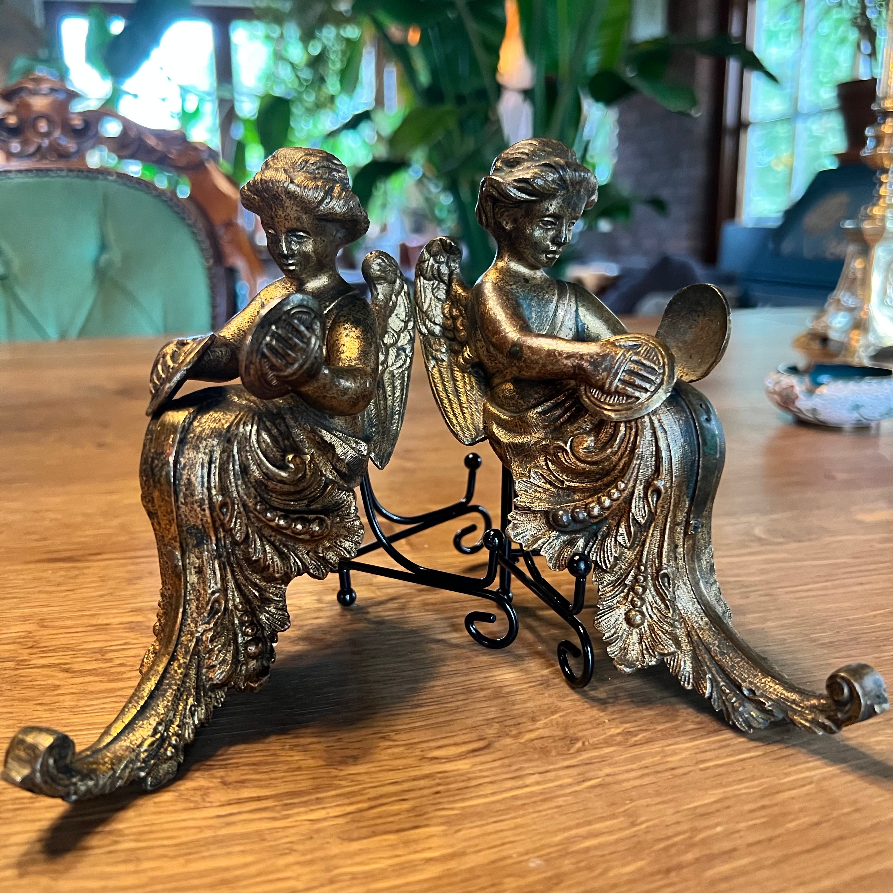 Twee antieke koperen (hoek) ornamenten The Collectionist