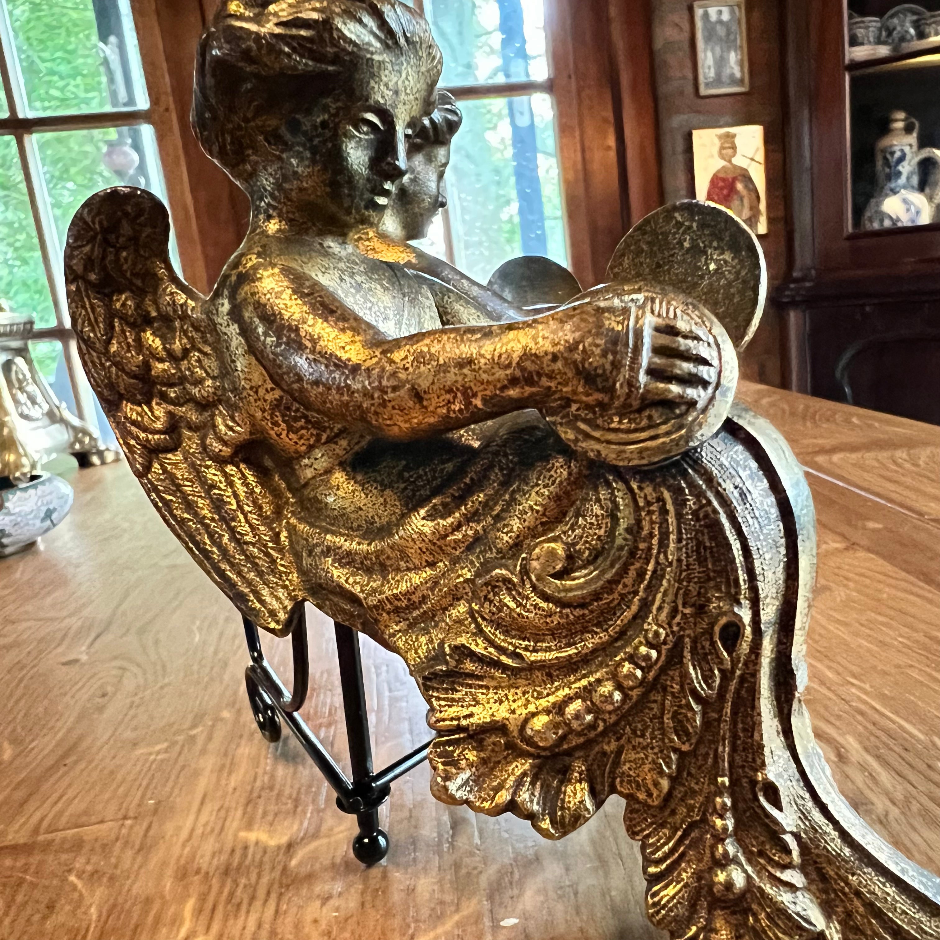 Twee antieke koperen (hoek) ornamenten The Collectionist