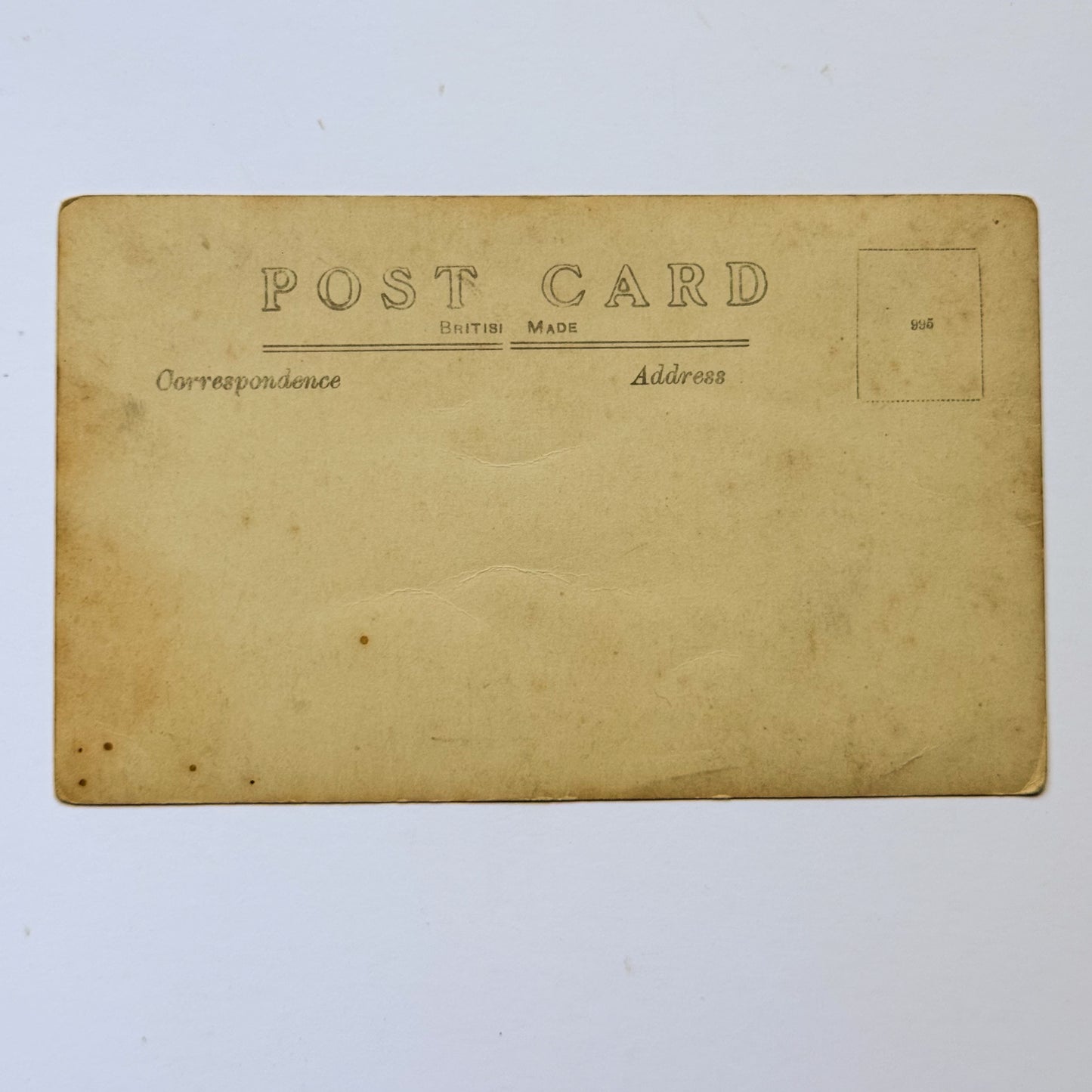 Porträt eines jungen Mannes im Abendkleid – Britische Real Photo Postkarte (ca. 1905)