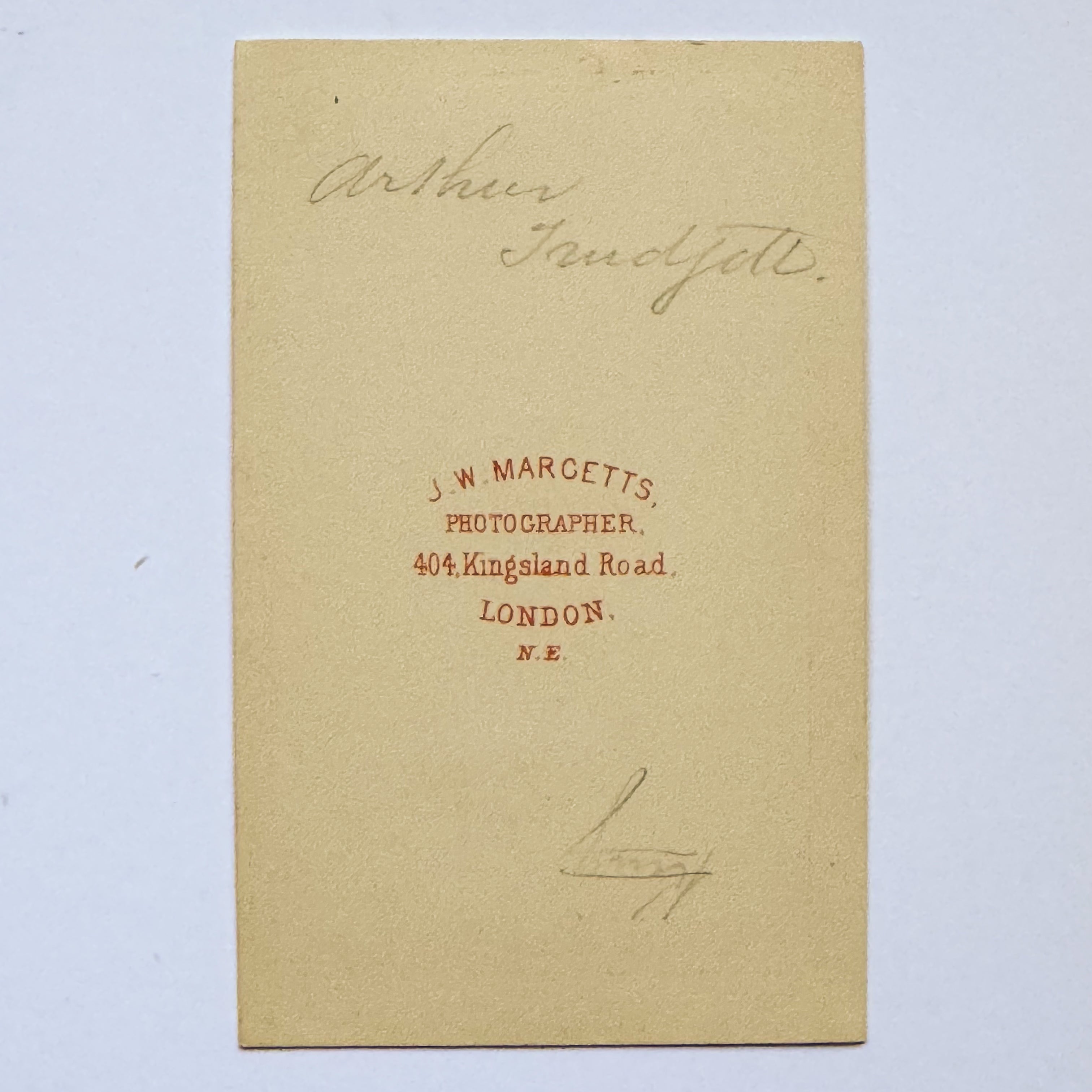 Porträt eines jungen Mannes – JW Margetts, Kingsland Road, London (ca. 1875)