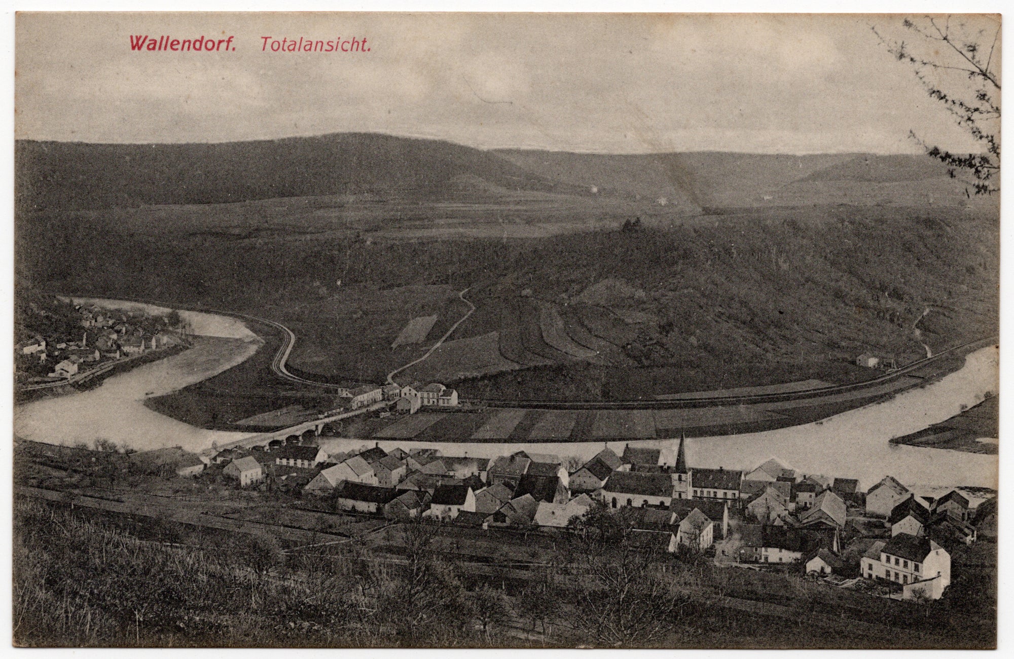 Duitstalige ansichtkaart begin twintigste eeuw, totaalzicht Wallendorf aan de Sauer, uitgave Ph. Tholl Bigelbach nr. 124