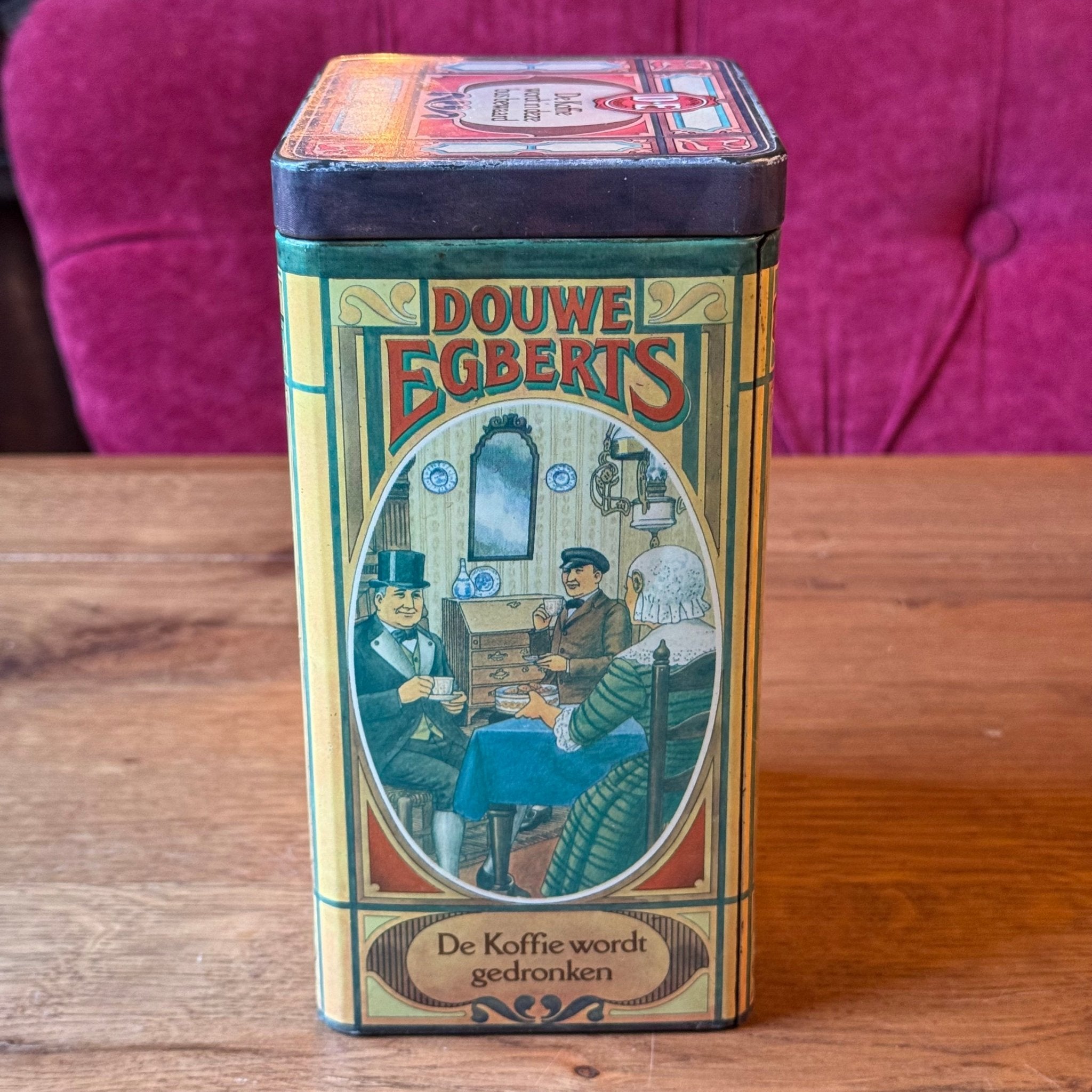 Antiek Douwe Egberts koffieblik met scènes uit het koffieritueel - The Collectionist